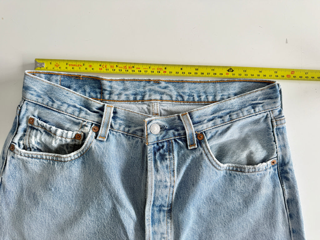 W30 L29 vintage Levis 501 29/30” measured waist light blue 501s made in USA 90s