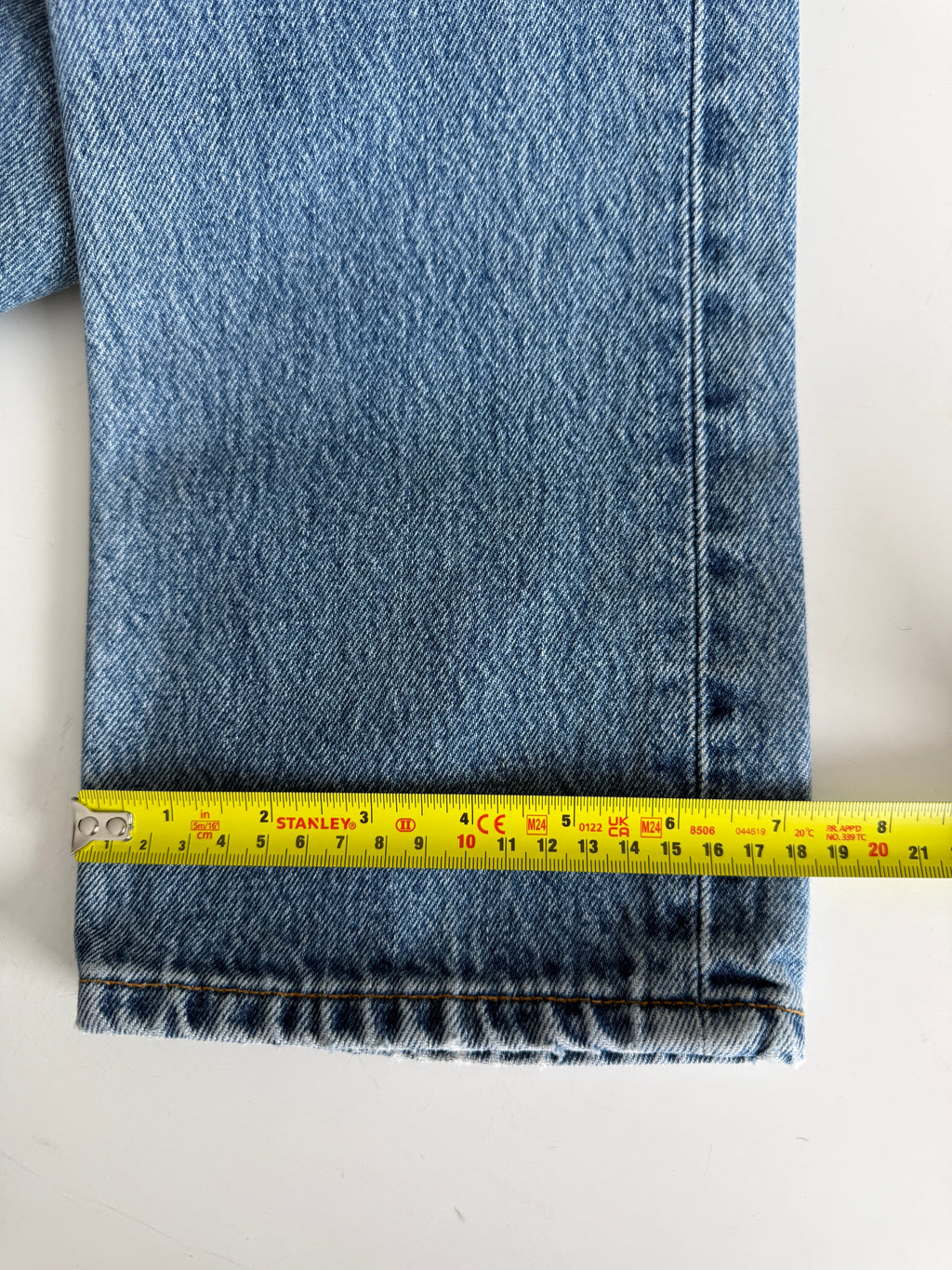 W25 L29 vintage Levis 501s 24/25” measured medium blue fade denim 90s 501s