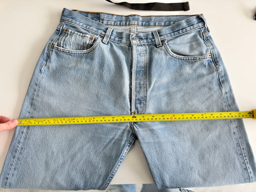 W31 L30 vintage Levis 501 30/31” measured light blue denim faded blue y2k levi’s 501s