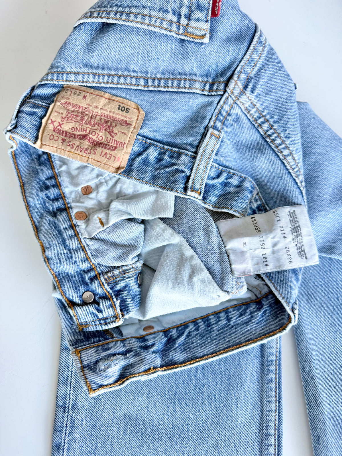 W25 L28 vintage Levis 501 medium blue faded 25” measured waist 90s levis 501s