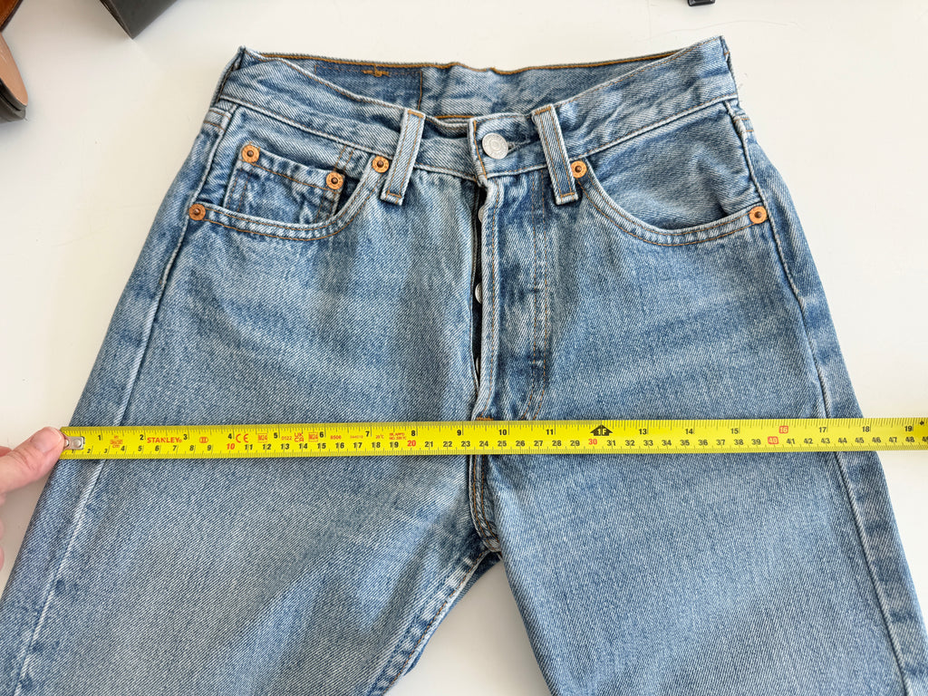 Softer W23 L29 vintage Levis 501 22/23” measured waist medium blue 90s 501s