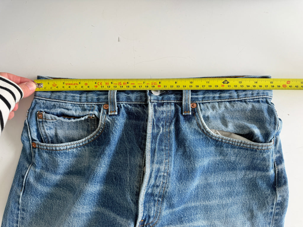 W29 L29 vintage Levis 501 dark faded blue 28/29” measured waist 501s 90s USA
