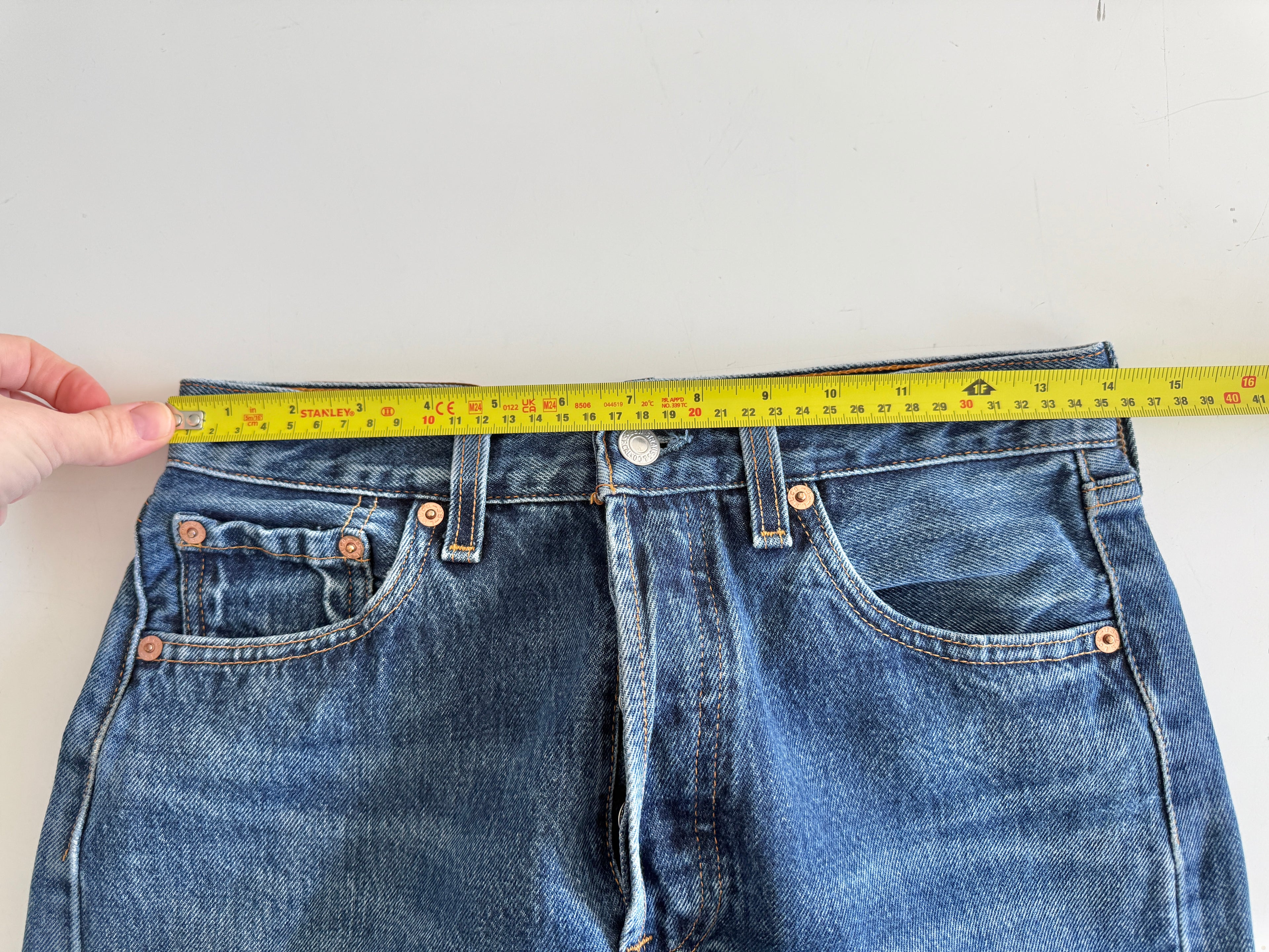 W27 L33 vintage Levis 501 26-27” dark f blue 90s Levi’s 501s USA