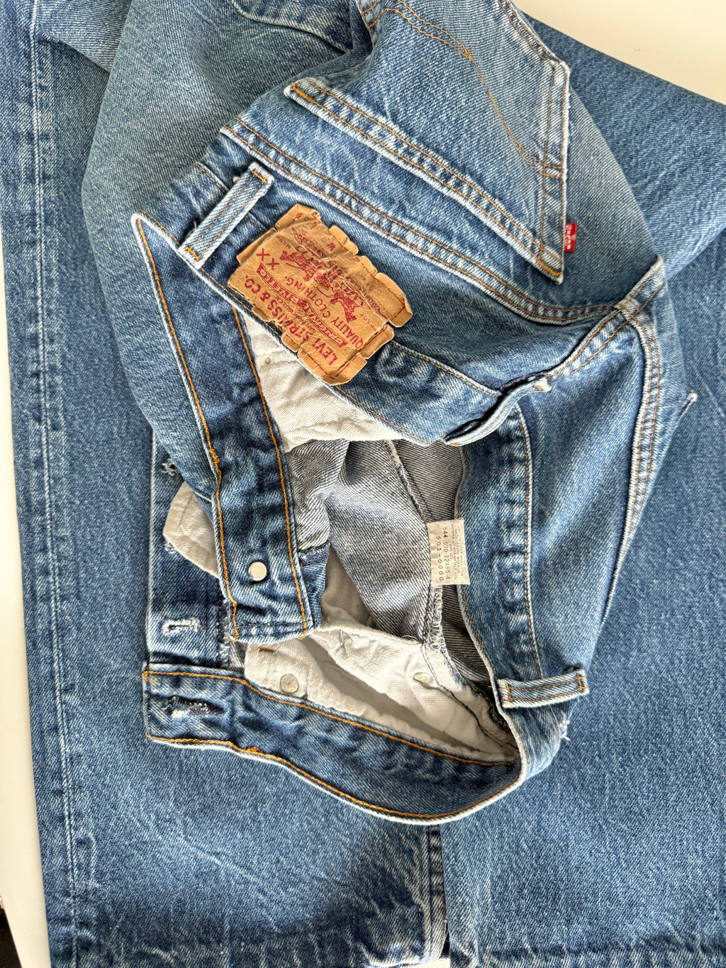 W31 L31 vintage Levis 501s 30/31” measured medium dark blue faded  early 90s 501s USA