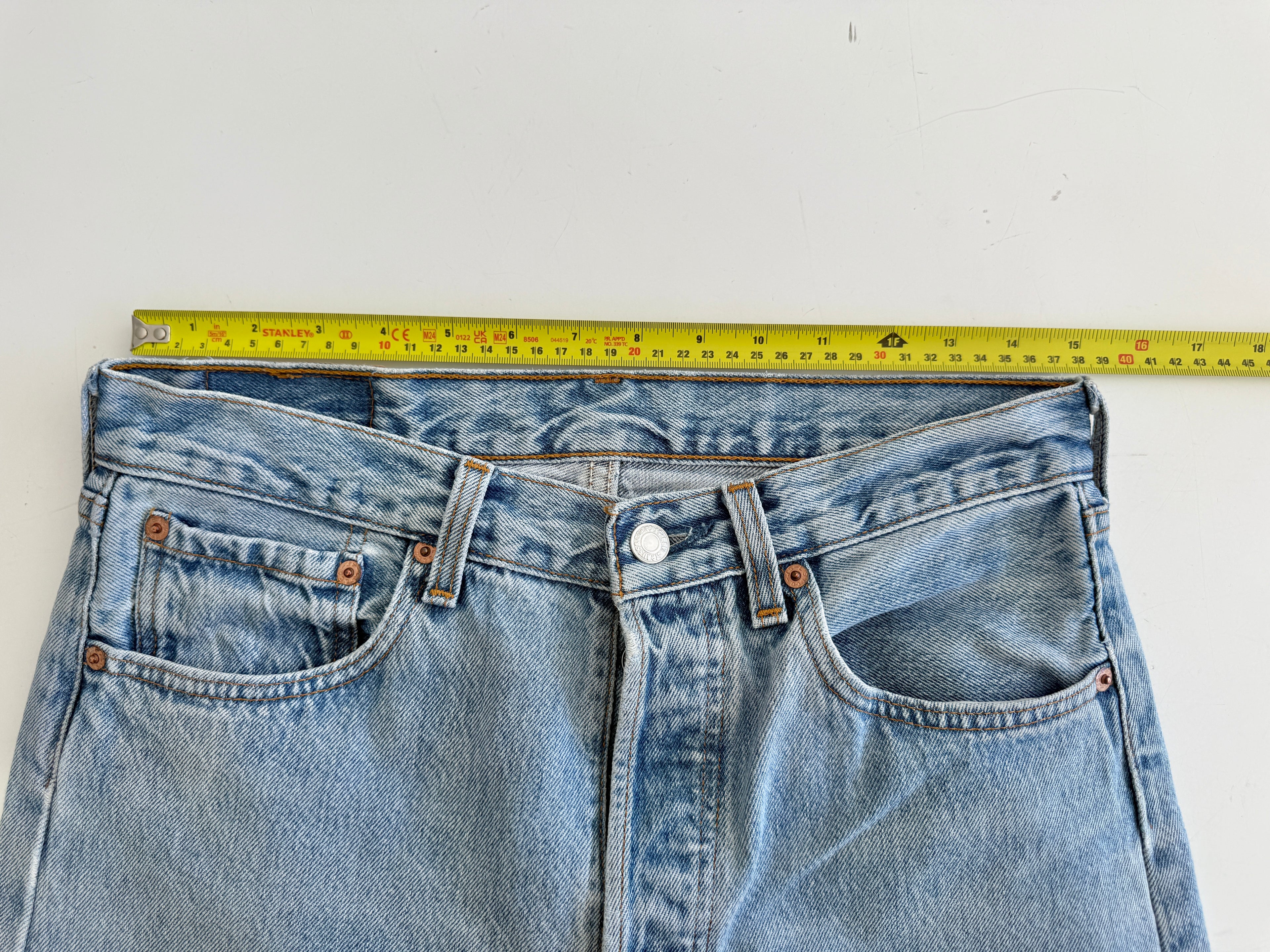 W29 L31 vintage Levis 501 29” measured waist light faded blue USA 90s 501s