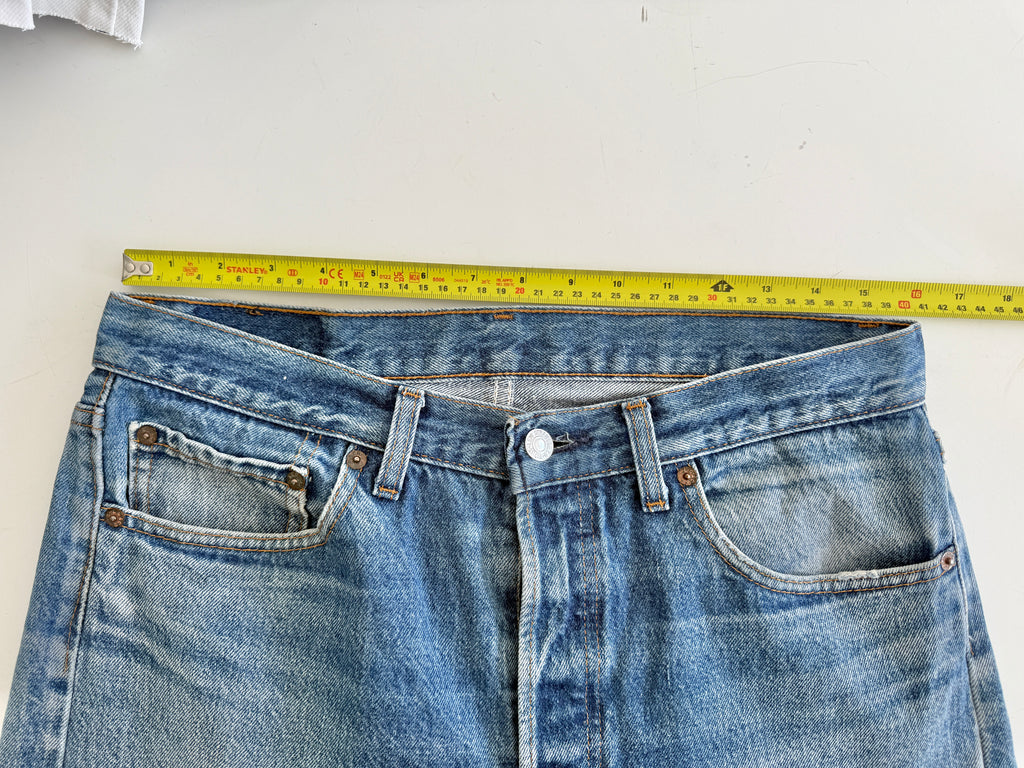 W32 L31 vintage Levis 501 dark blue faded  31/32” measured waist 501s USA