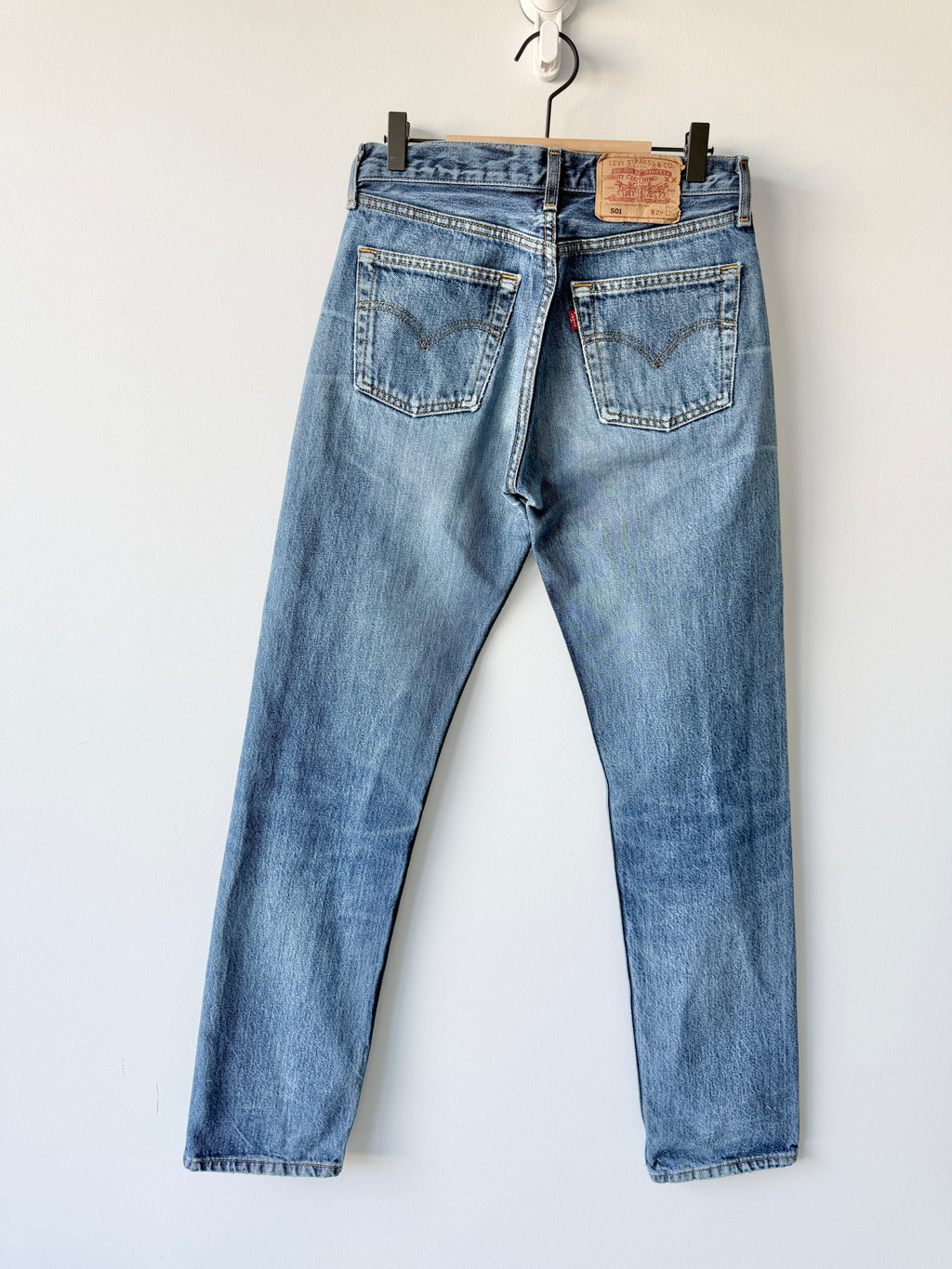 W27 L33 vintage Levis 501 27” measured medium blue denim 90s 501s