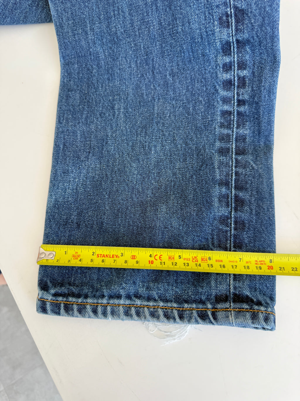 W29 L30 vintage Levis 501 29” measured waist dark indigo faded blue 501s Y2K