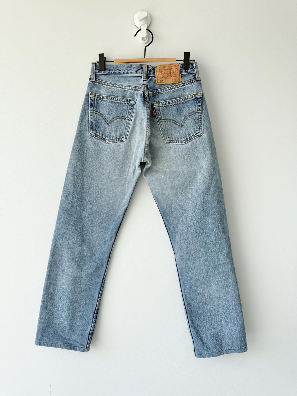 W25 L27 Levis 501 vintage 24-25” measured waist medium blue 90s made in France