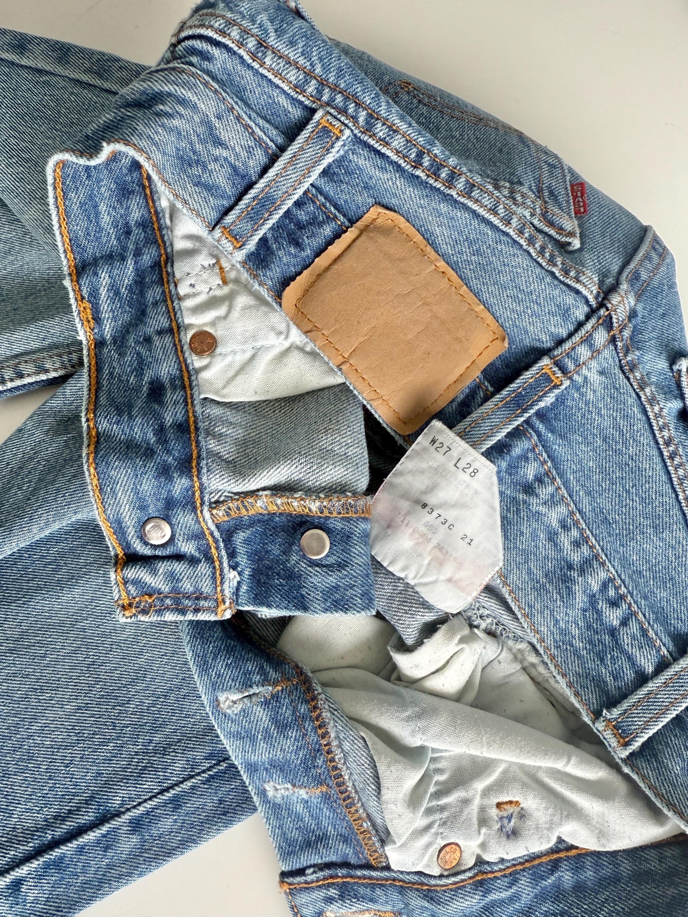 Vintage Levi’s 501 w25 L27 student fit made in USA