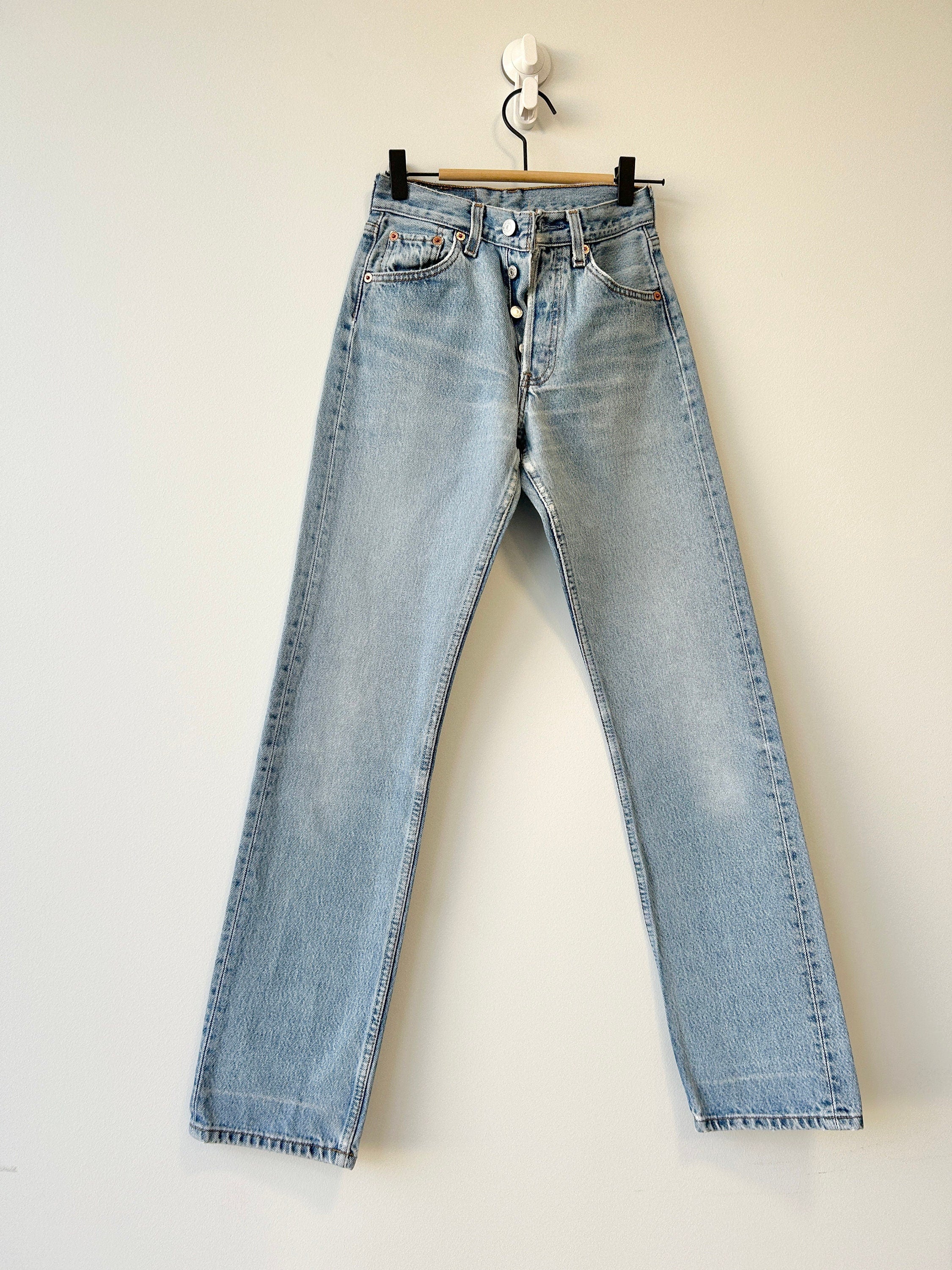 Levi’s 501 vintage w23 L30 Levi’s 501 light blue faded blue straight leg blue 501 vintage blue 501 worn vintage Levi’s