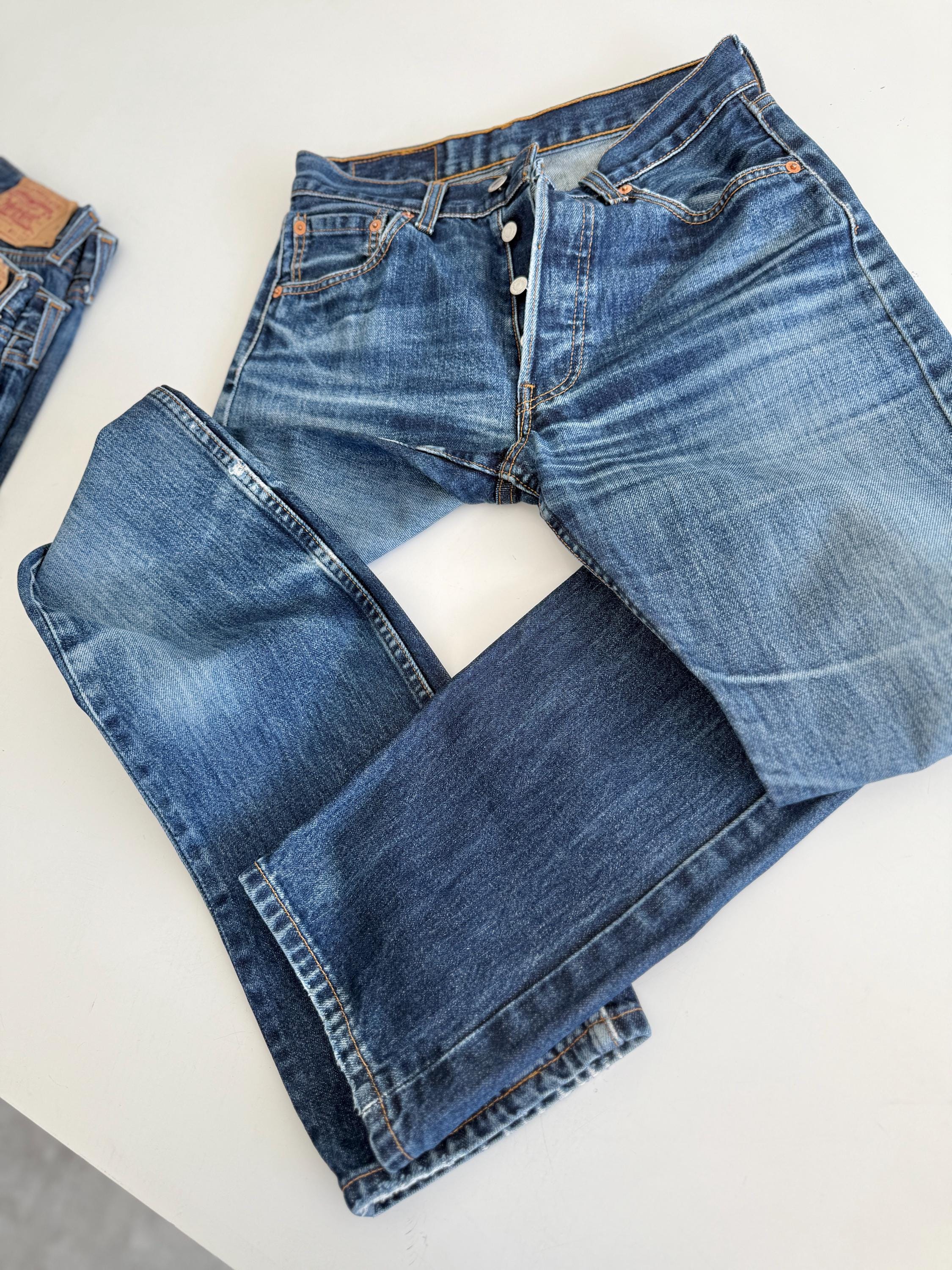 W26 L32 Levis 501 vintage 25-26” measured waist dark blue whiskers faded made in y2k