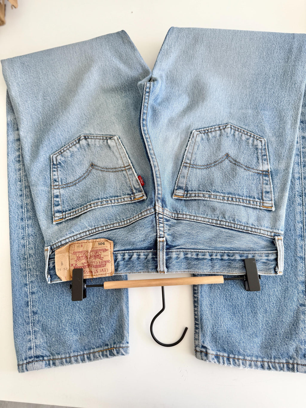 W29 L30 vintage Levis 501 28-29” measured waist faded medium blue made in y2k