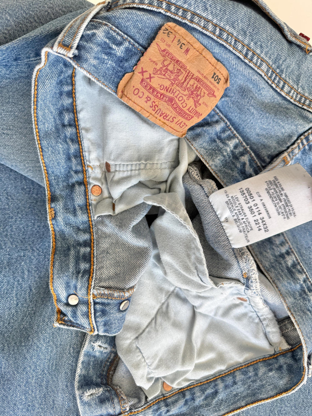 W32 L31 vintage Levis 501 31-32” measured medium faded lines blue made in Y2K