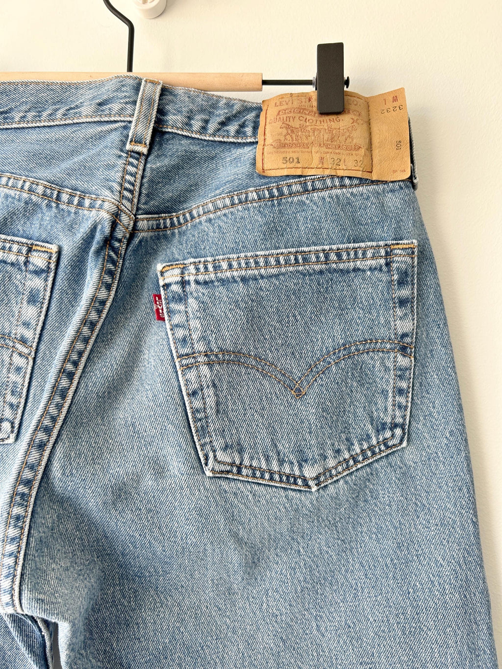 w29 L31 Levis 501 vintage Levi’s medium blue straight leg Levi’s 501 made in USA vintage Levi’s 501  (29” waist)