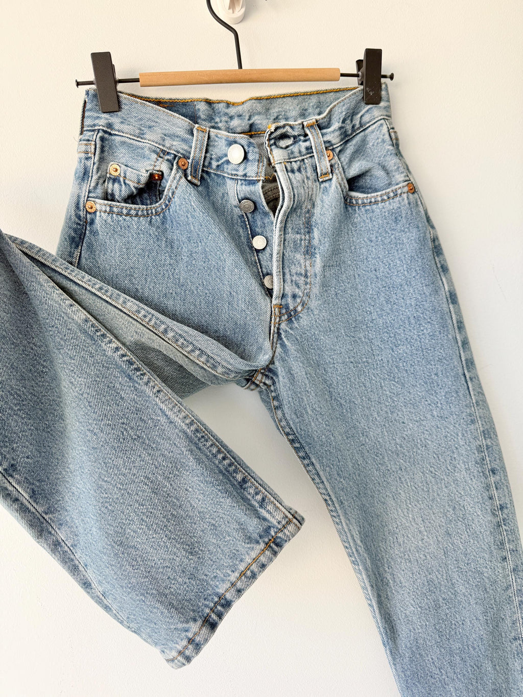 W22 L28 vintage Levis 501 20-22” measured waist medium faded denim made in 90s