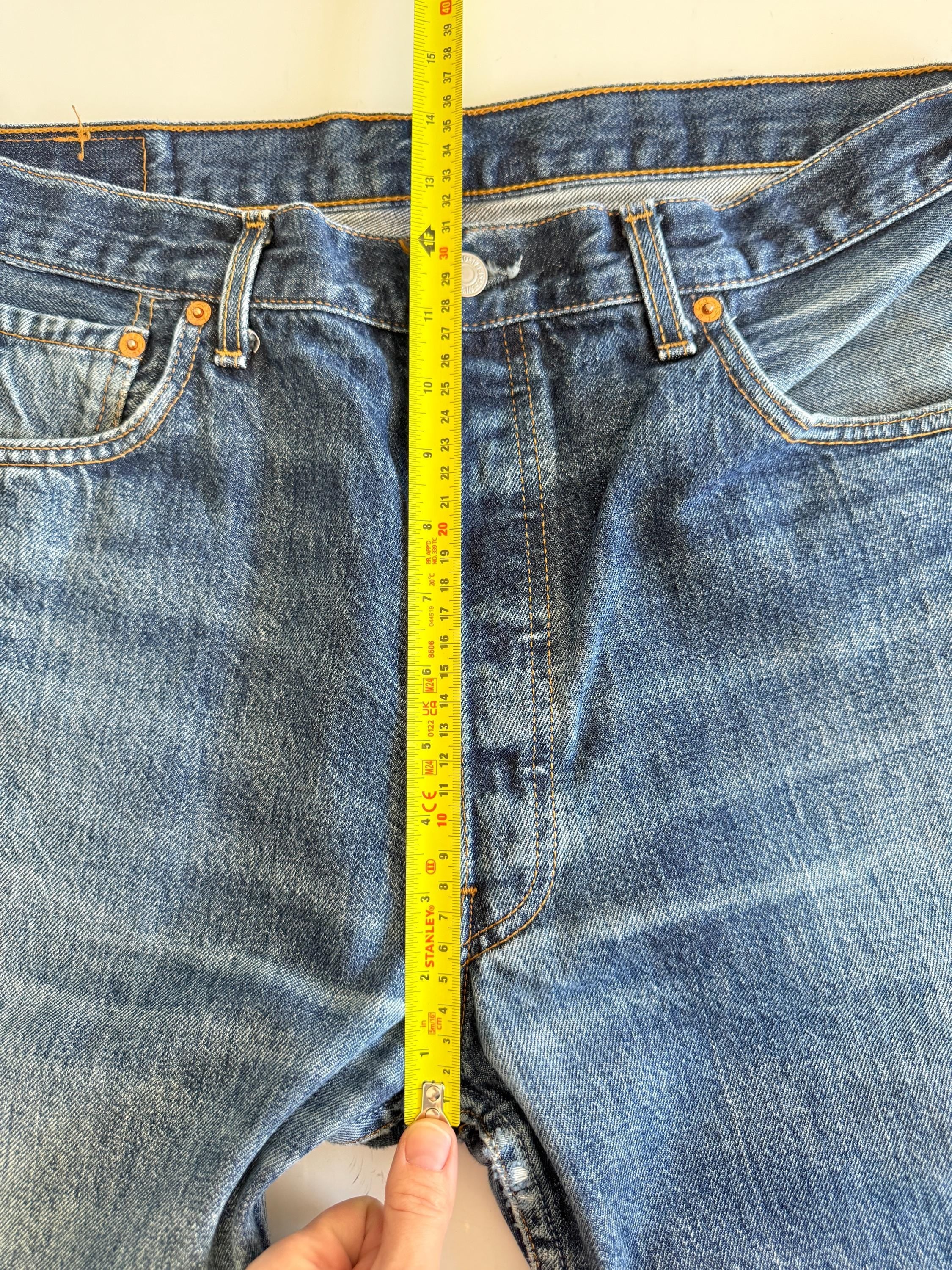 W34 L27 vintage Levis 501 27-28” measured medium blue made in 90s