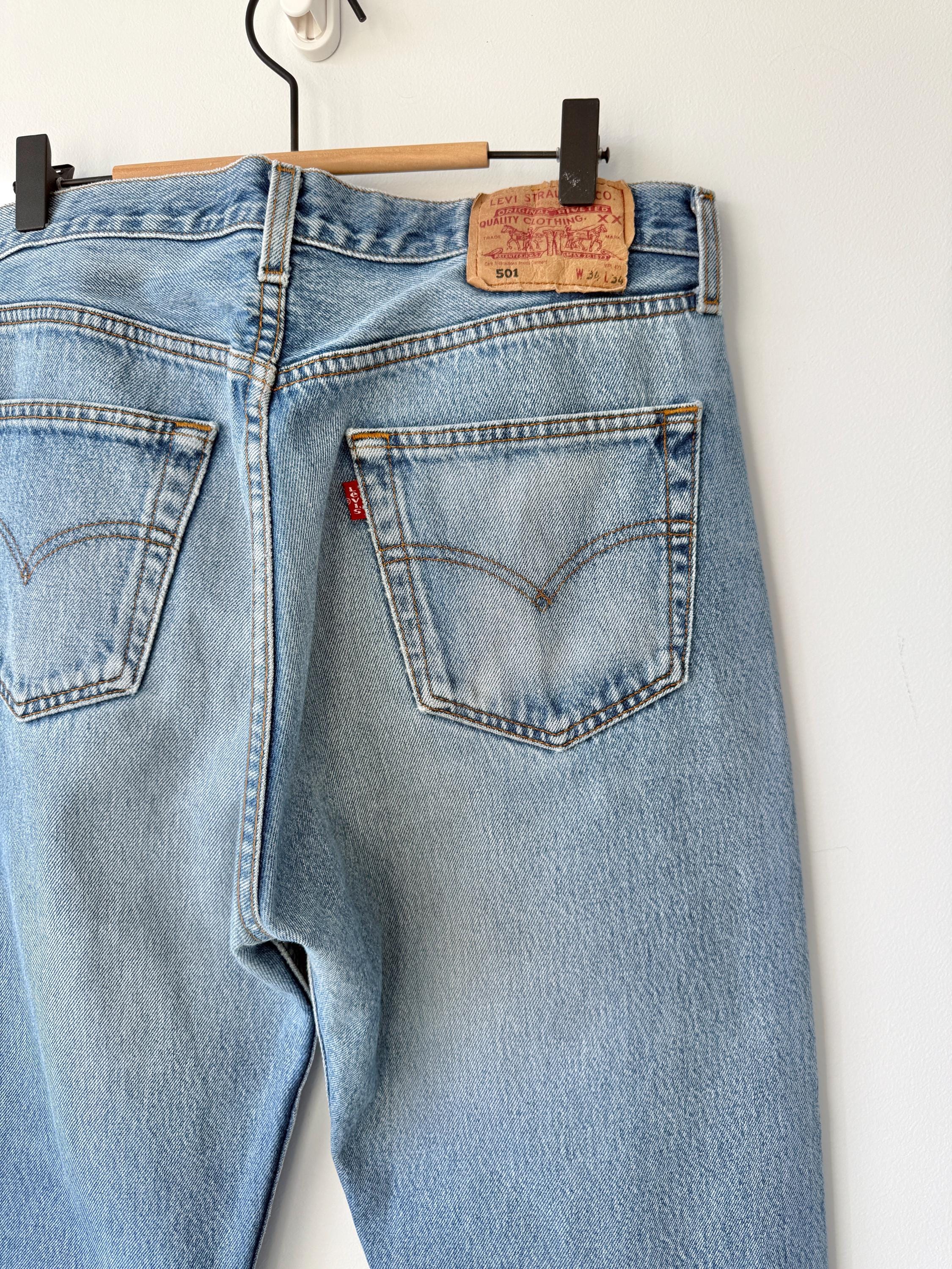 W33 L33 vintage Levis 501 32-33” measured waist medium faded lines blue made in y2k