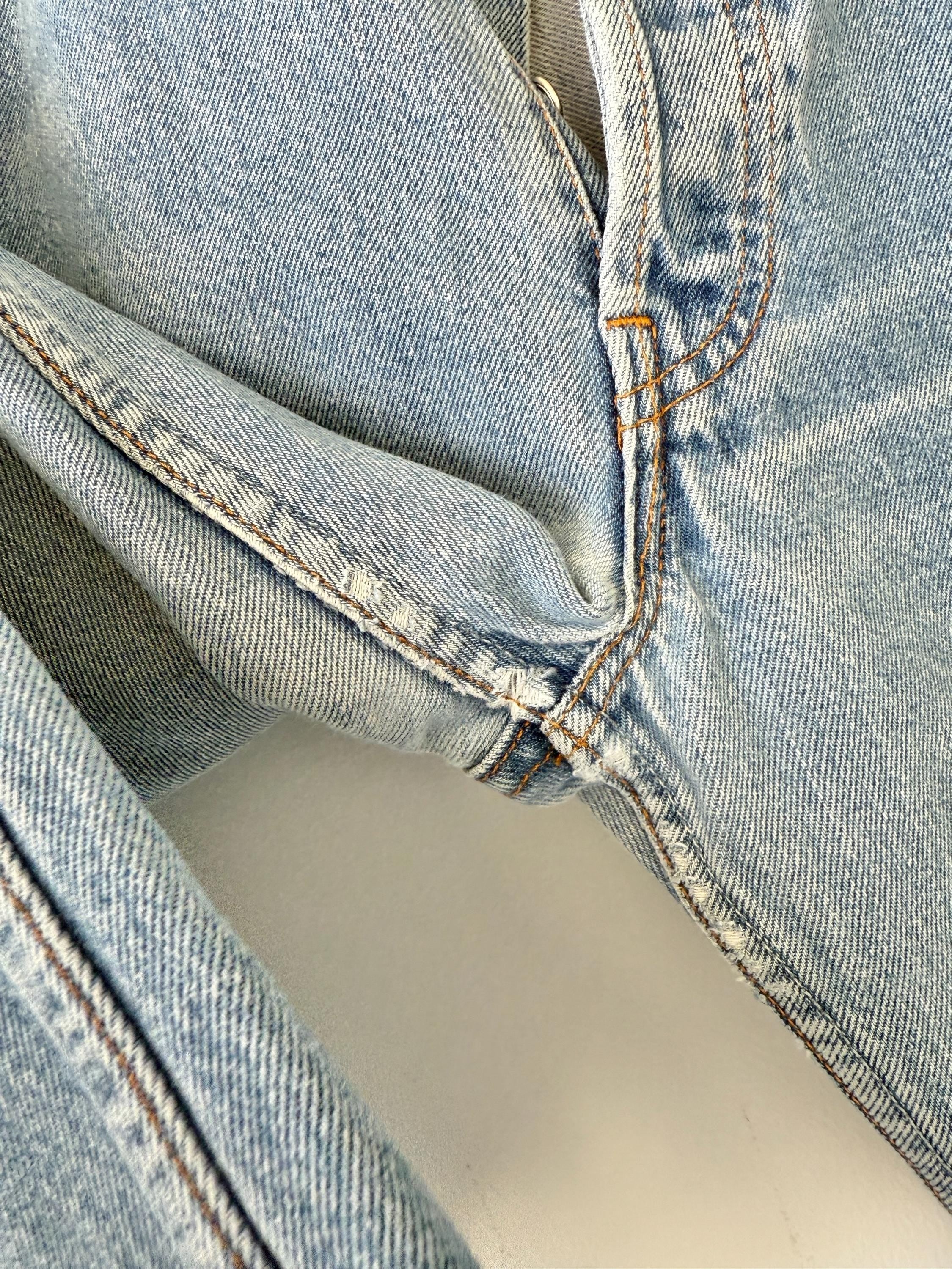 W32 L36 vintage Levis 501 31-32” measured medium faded lines blue made in 90s
