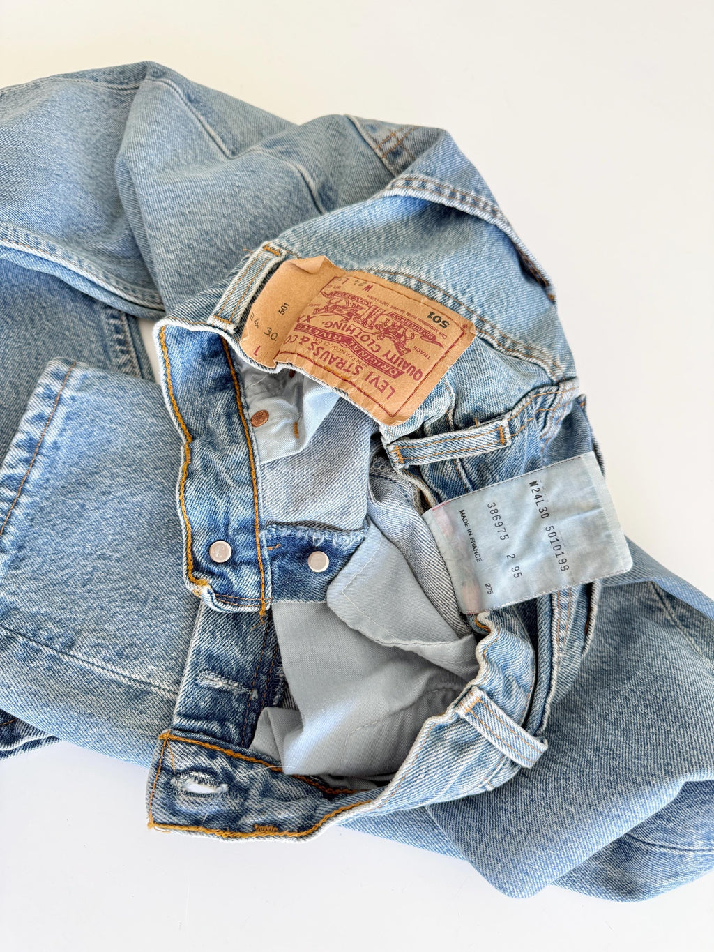 W22 L28 vintage Levis 501 20-22” measured waist medium faded denim made in 90s