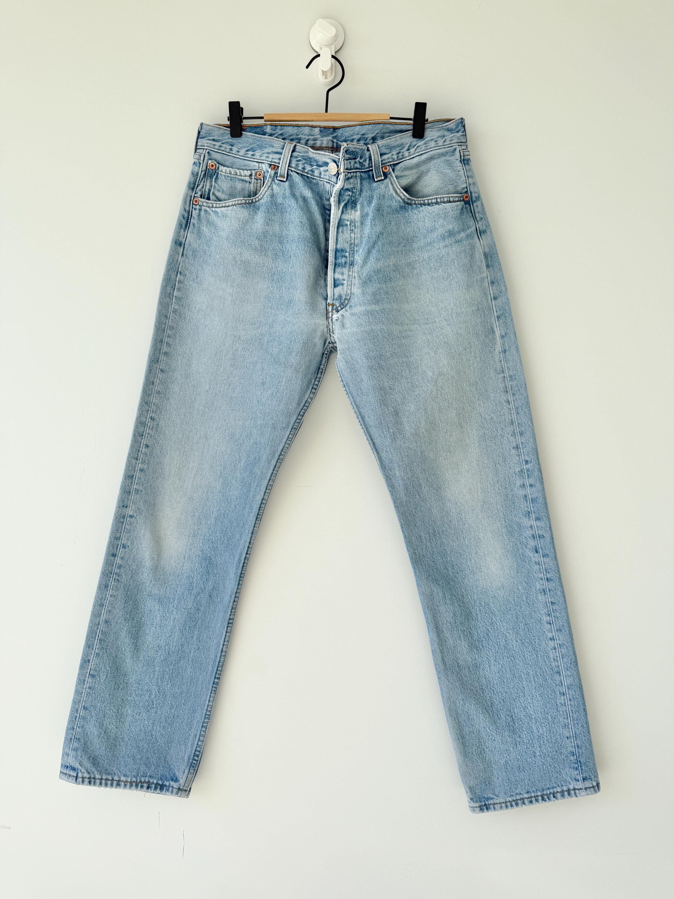 W31 L30 Levis 501 vintage 31” measured waist faded blue 90s made in USA hol