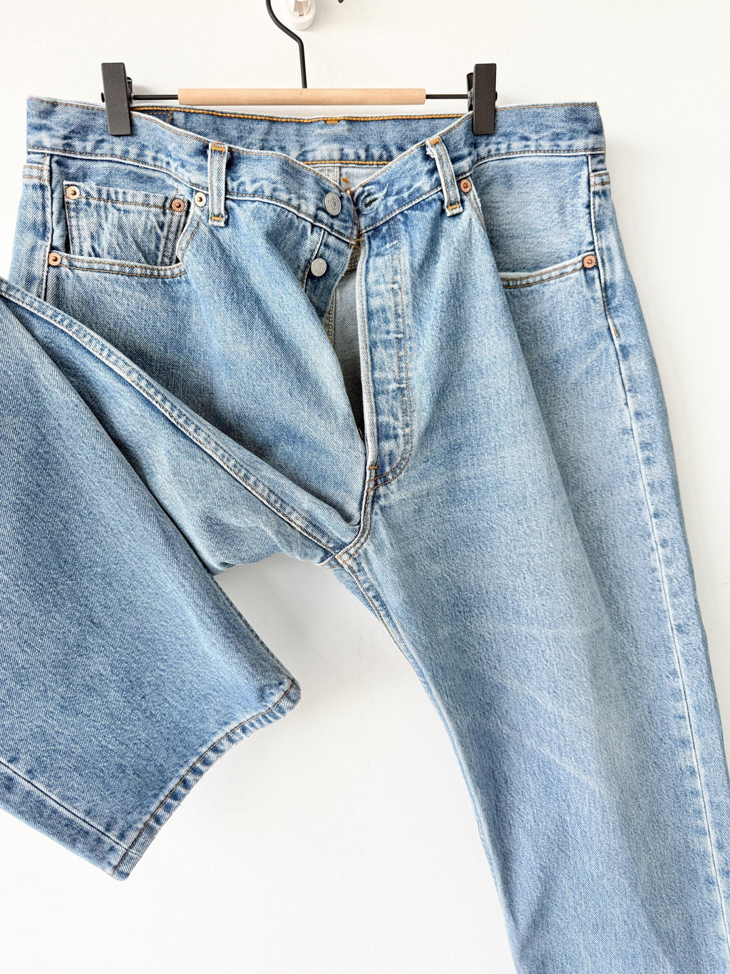 W36 L29 Levis 501 vintage 36” waist medium blue 501s made in Canada year 2000