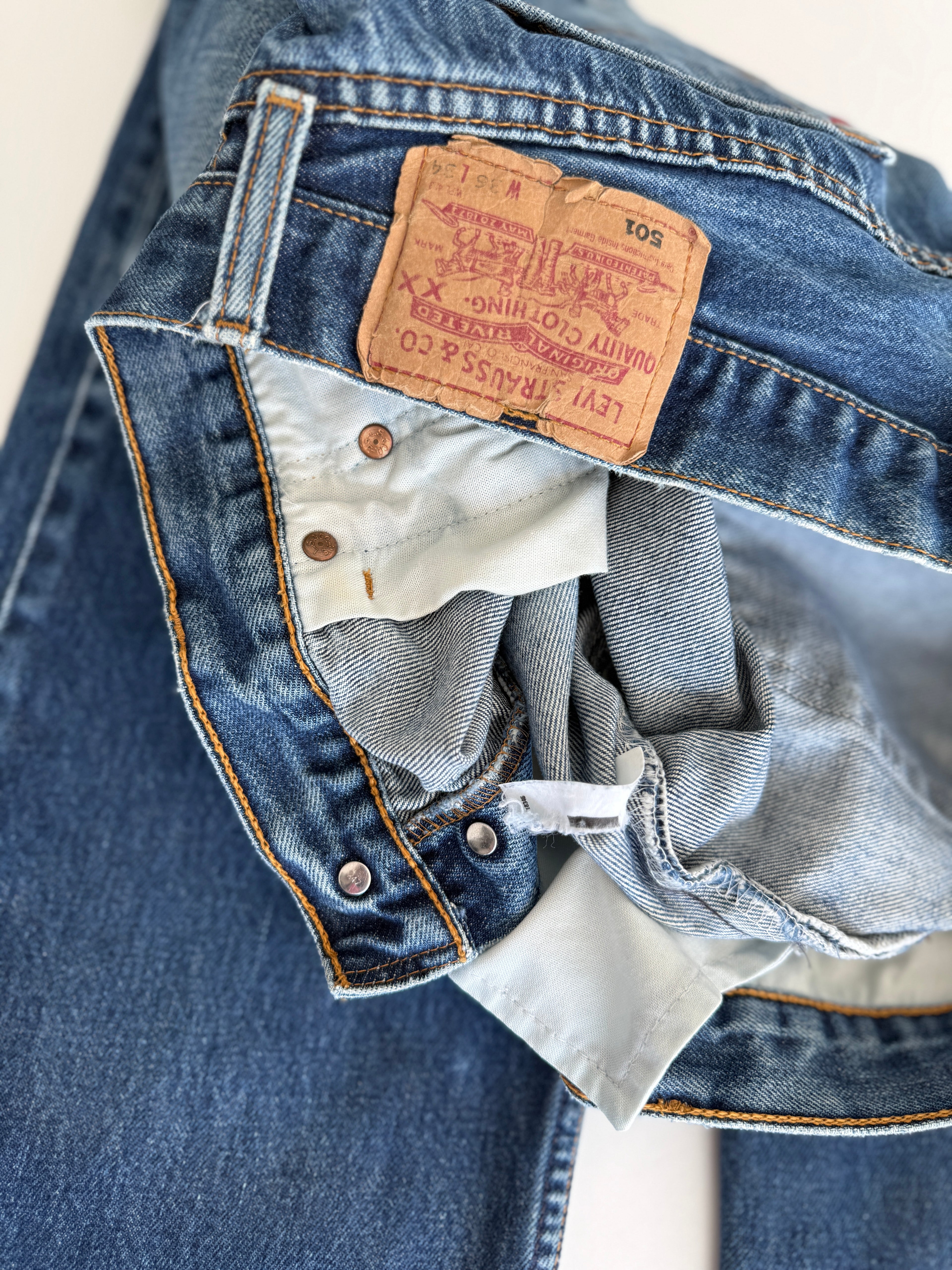 W33 L29 vintage Levis 501 32-33”” measured dark indigo denim whiskers Y2K 501s