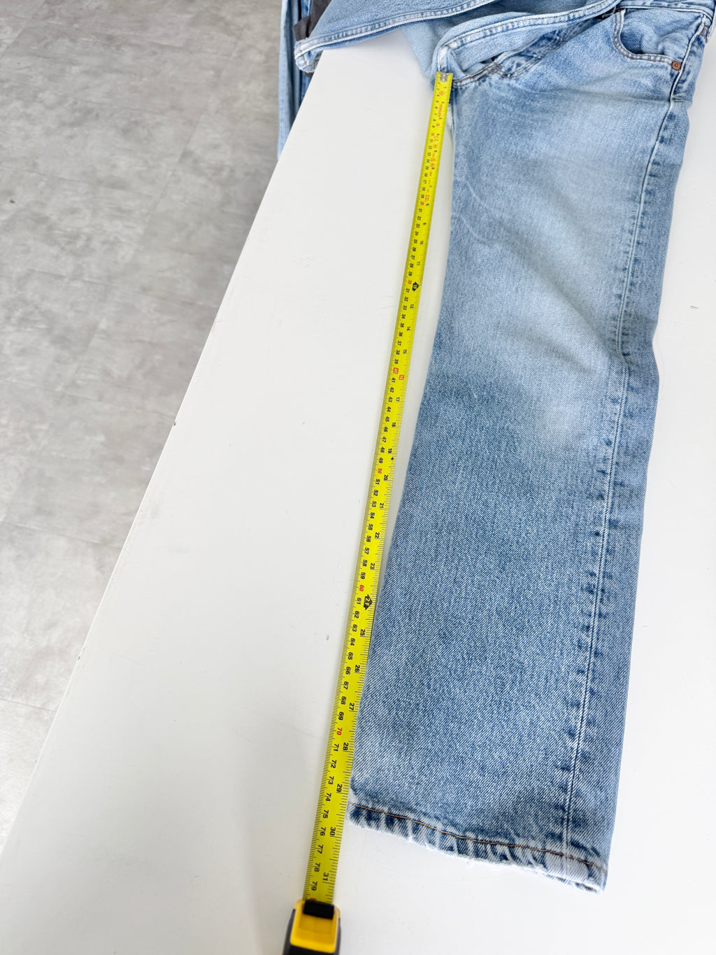 W26 L29 vintage Levis 501s 25/26” light medium blue denim Levi’s 501s 90s USA