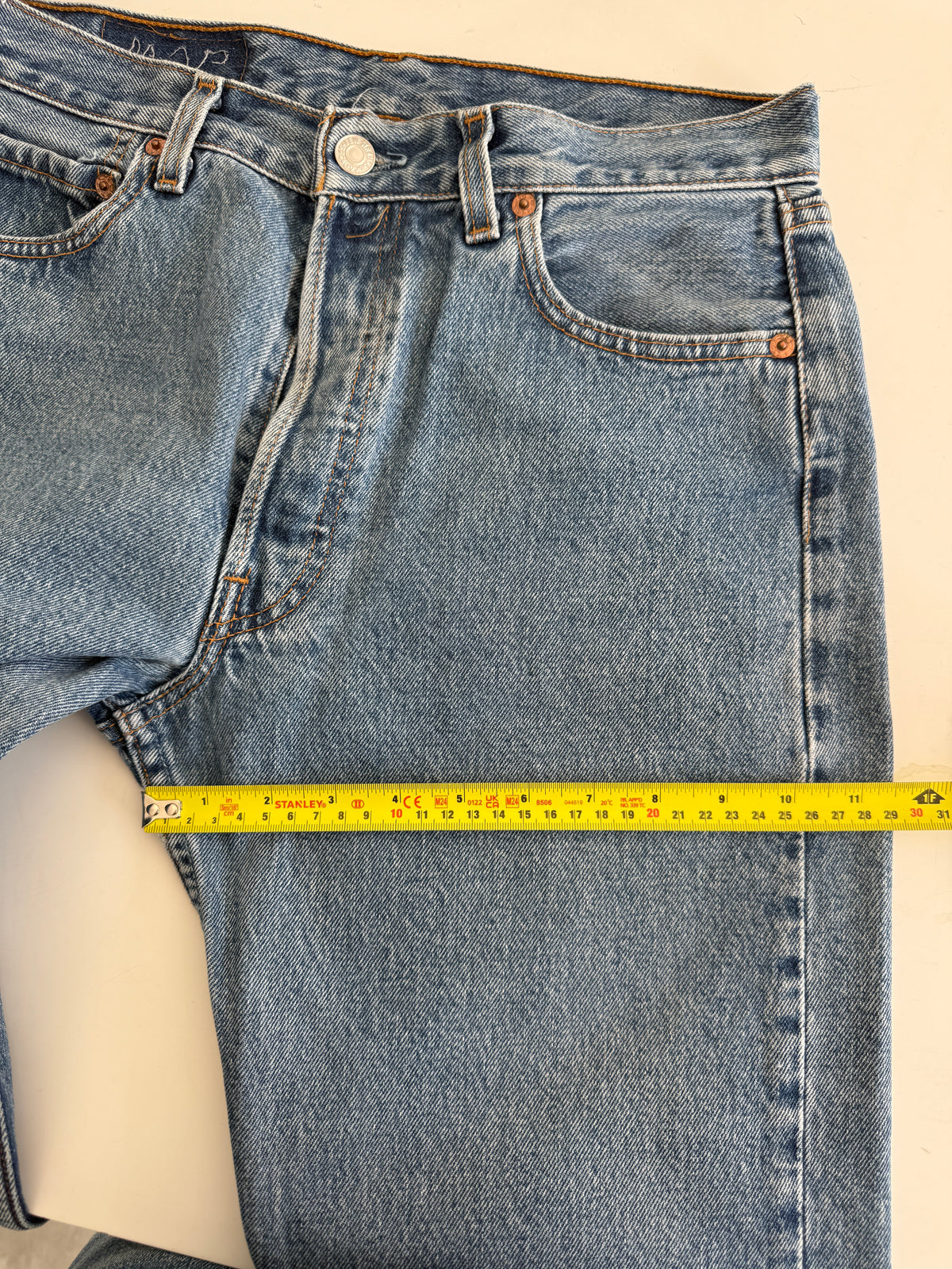 W29 L29 vintage Levis 501 28/29” measured waist dark blue 90s USA 501s