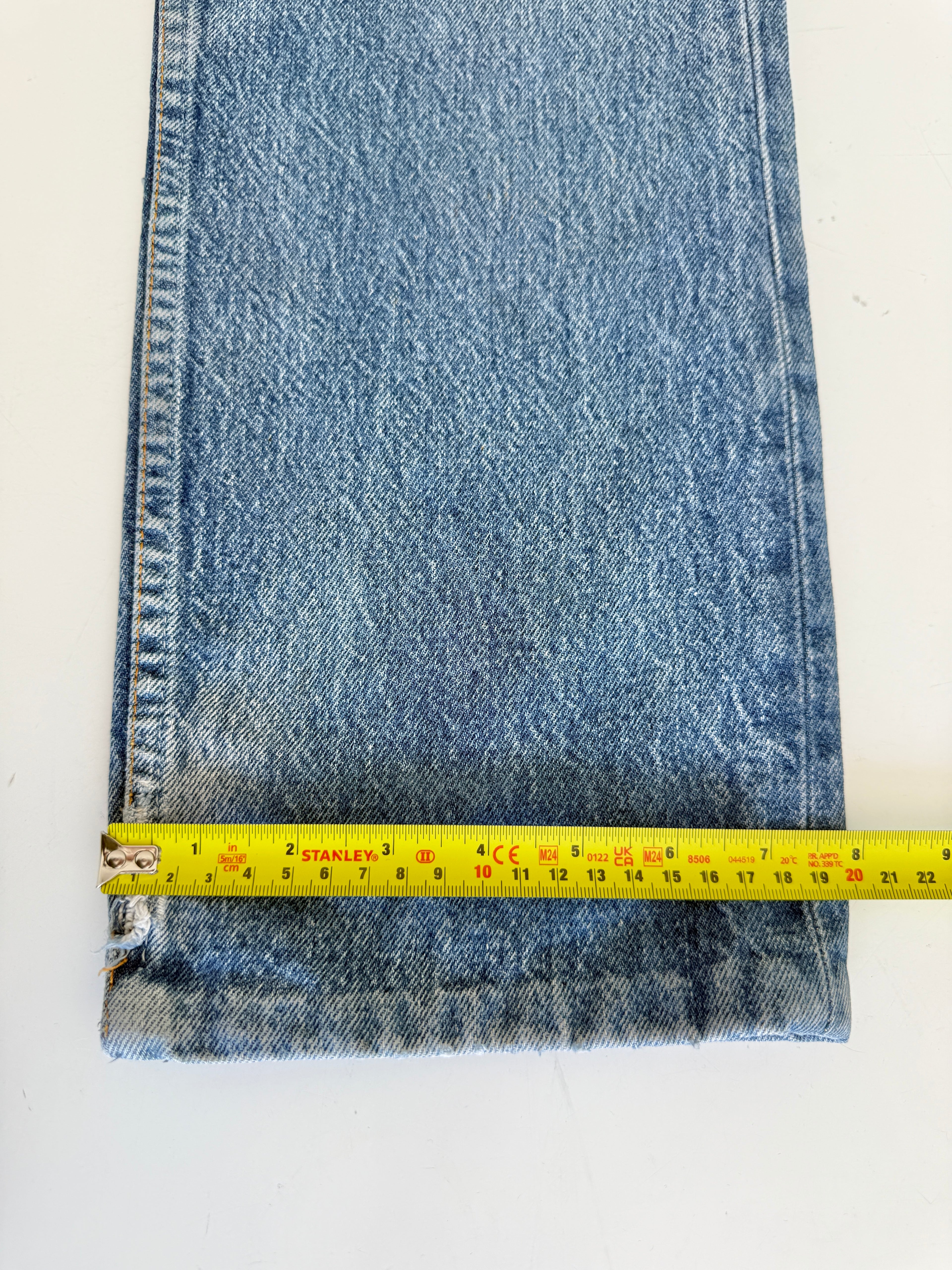 W30 L31 vintage Levis 501 29/30” measured waist medium faded blue 80s 501s