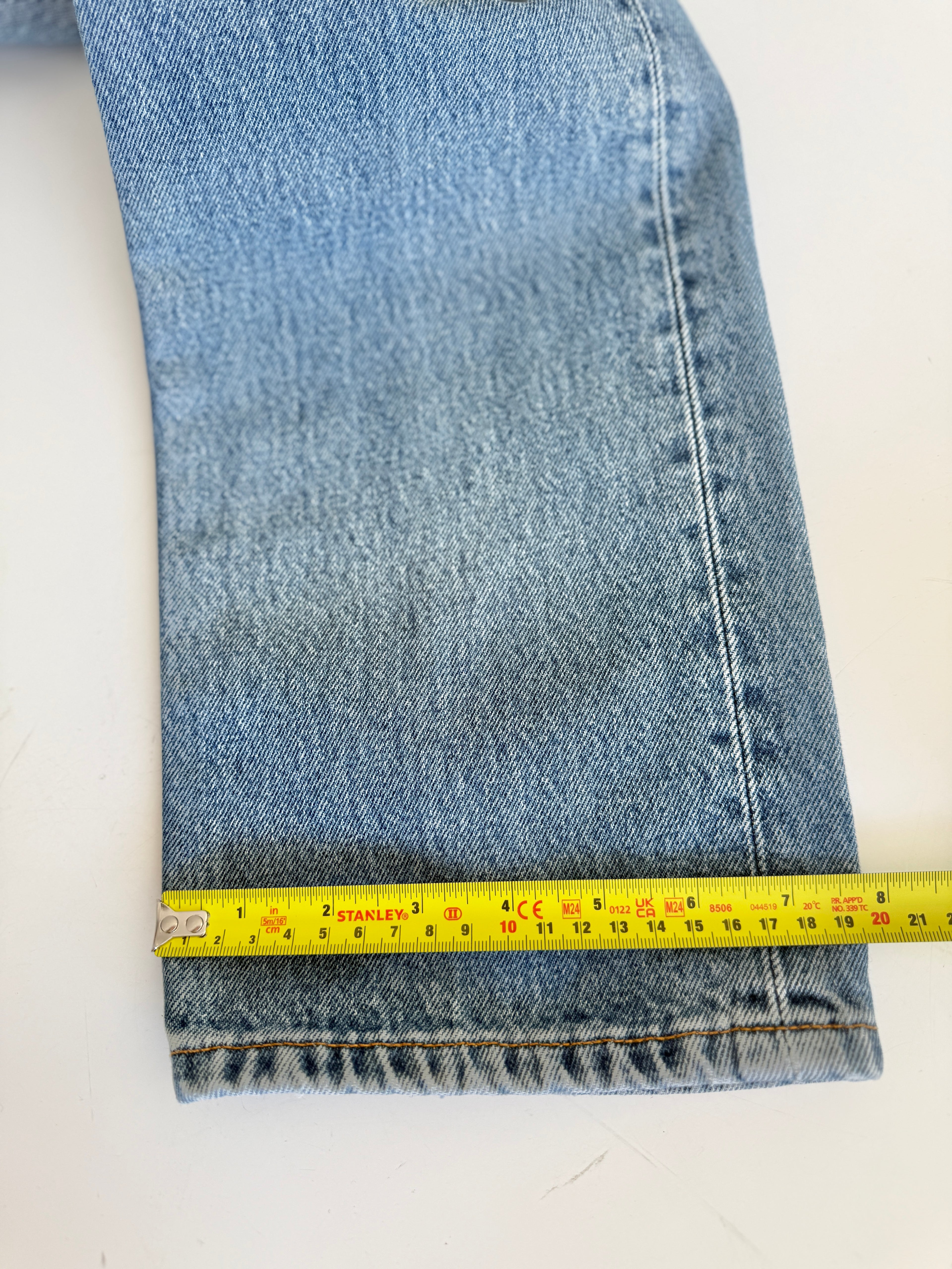 W29 L33 vintage Levis 501 29” measured medium faded whiskers blue Y2K Levi’s 501s