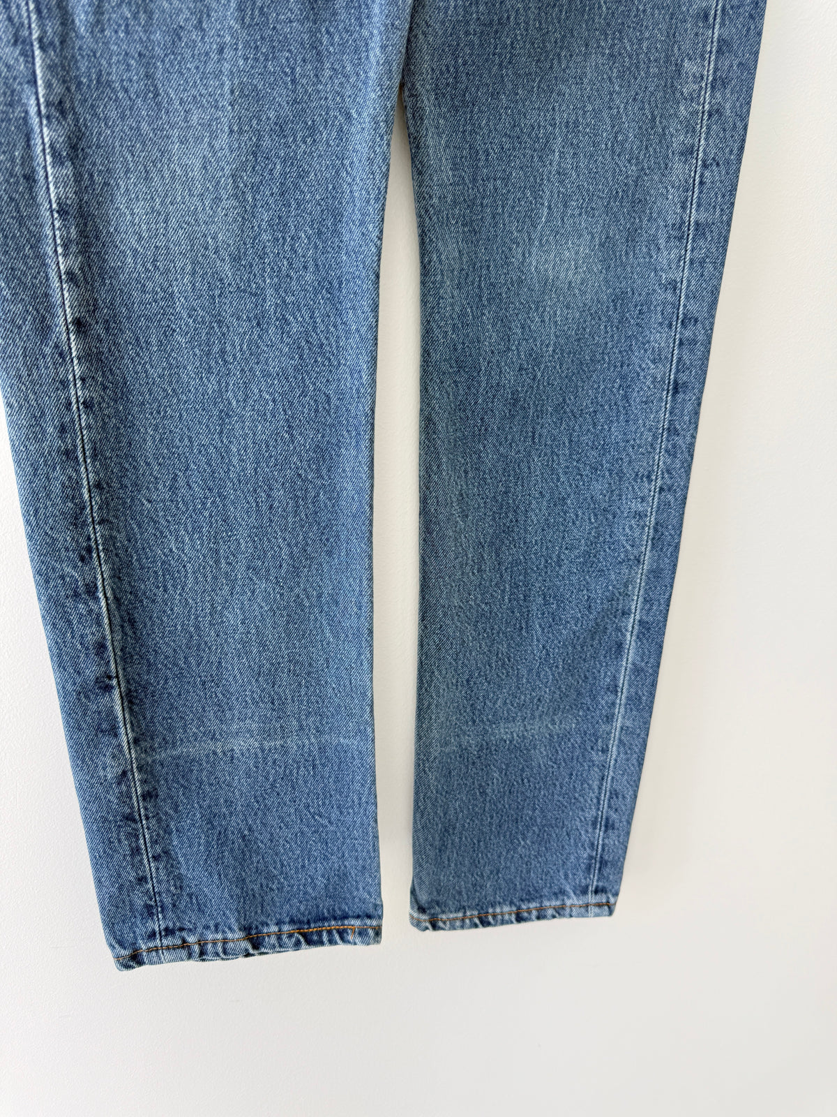 W23 L31 vintage Levis 501s 22/23” measured medium dark blue fade 501s Y2K