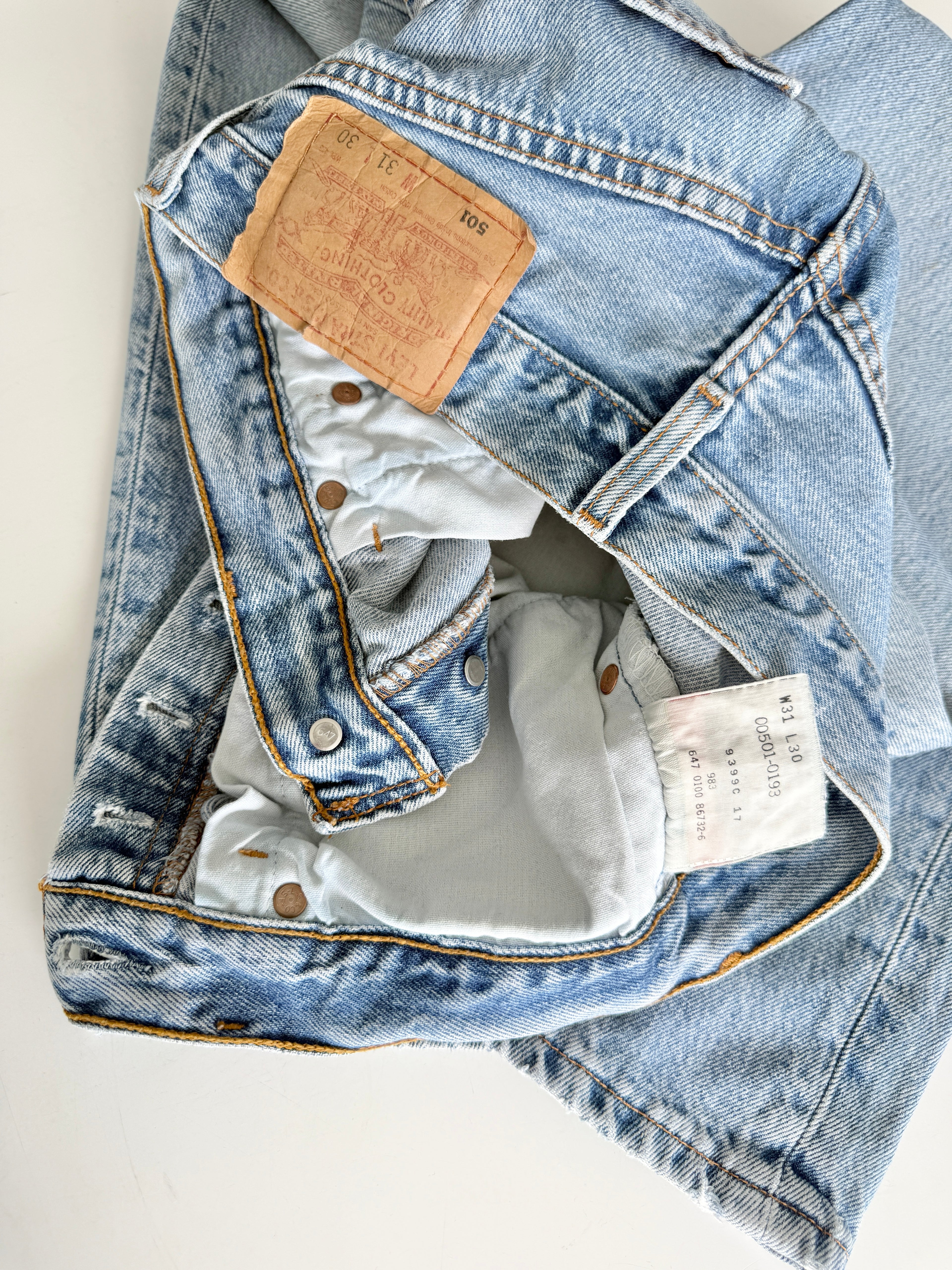 W29 L29 vintage Levis 501 29” light blue Levi’s 501s Y2K