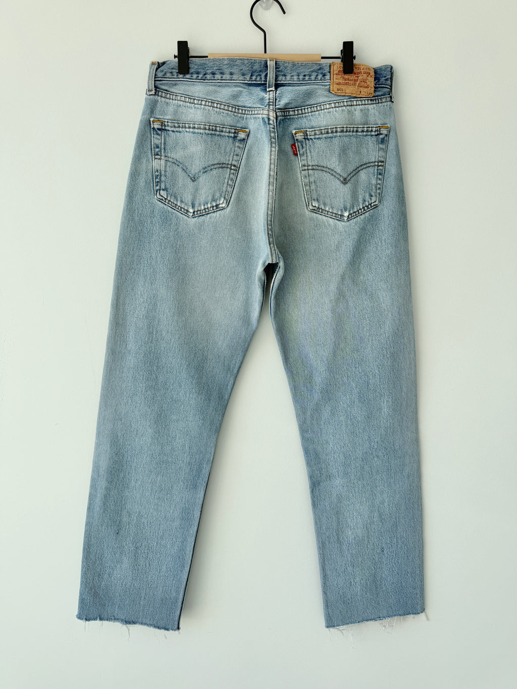 W32 L31 vintage Levis 501s 31/32” measured light medium blue faded 90s 501s