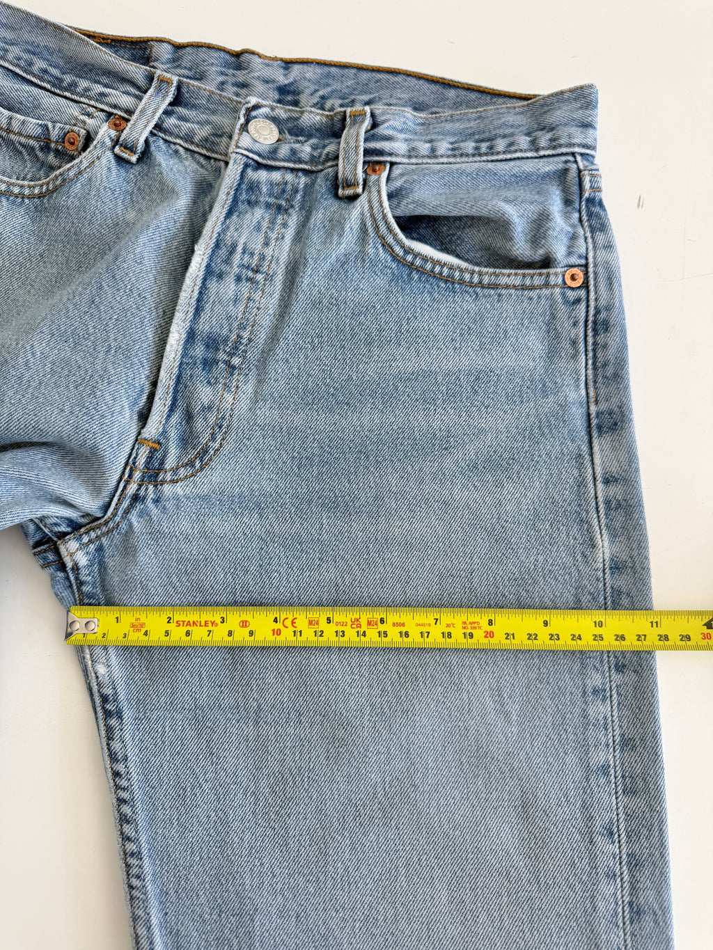 W27 L31 vintage Levis 501 27” measured waist light faded blue Y2K 501s