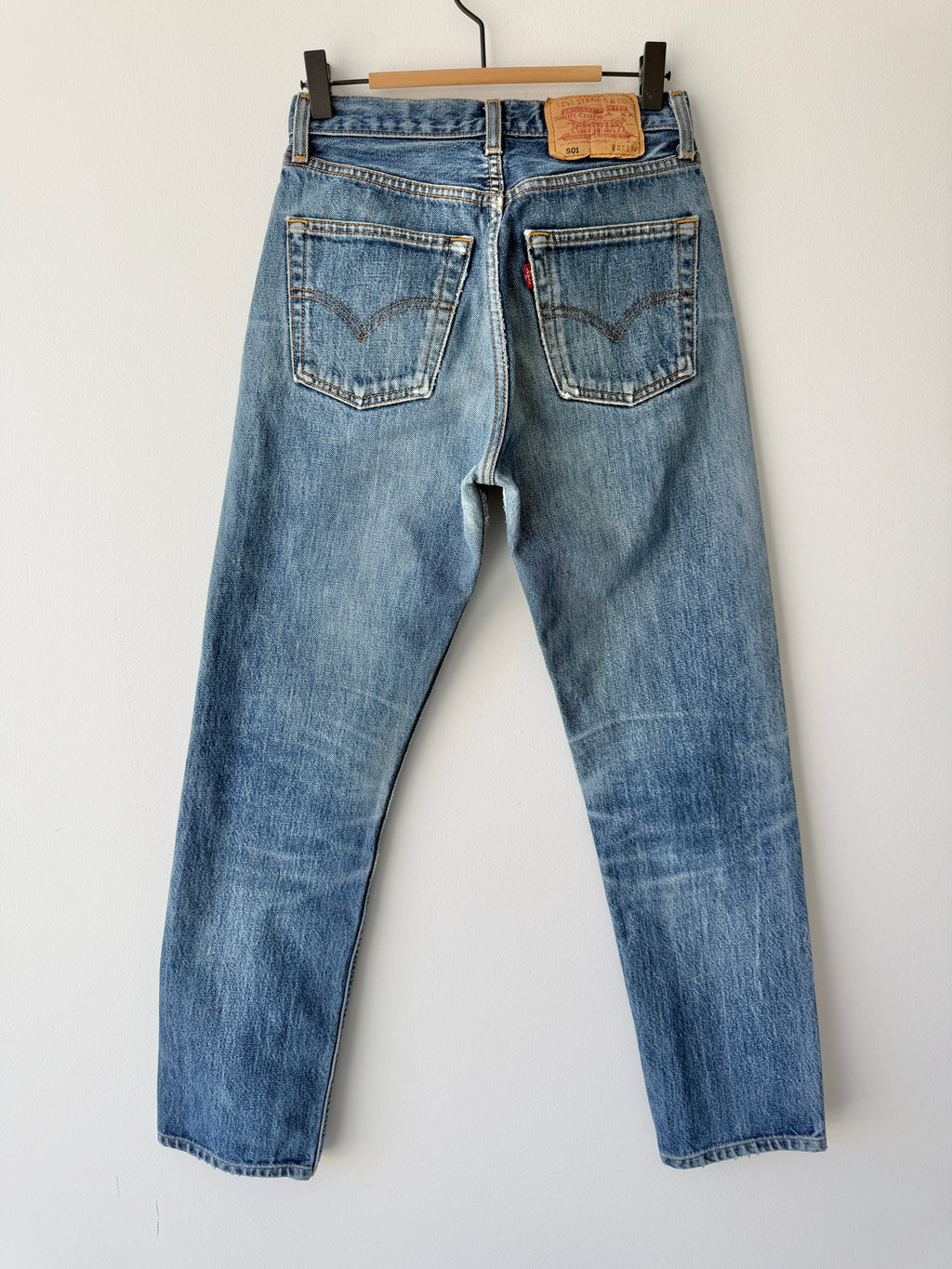 W25 L29 vintage Levis 501s 24/25” measured dark fade blue 501s