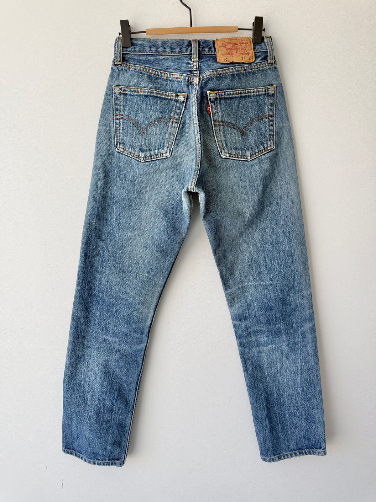 W25 L29 vintage Levis 501s 24/25” measured dark fade blue 501s