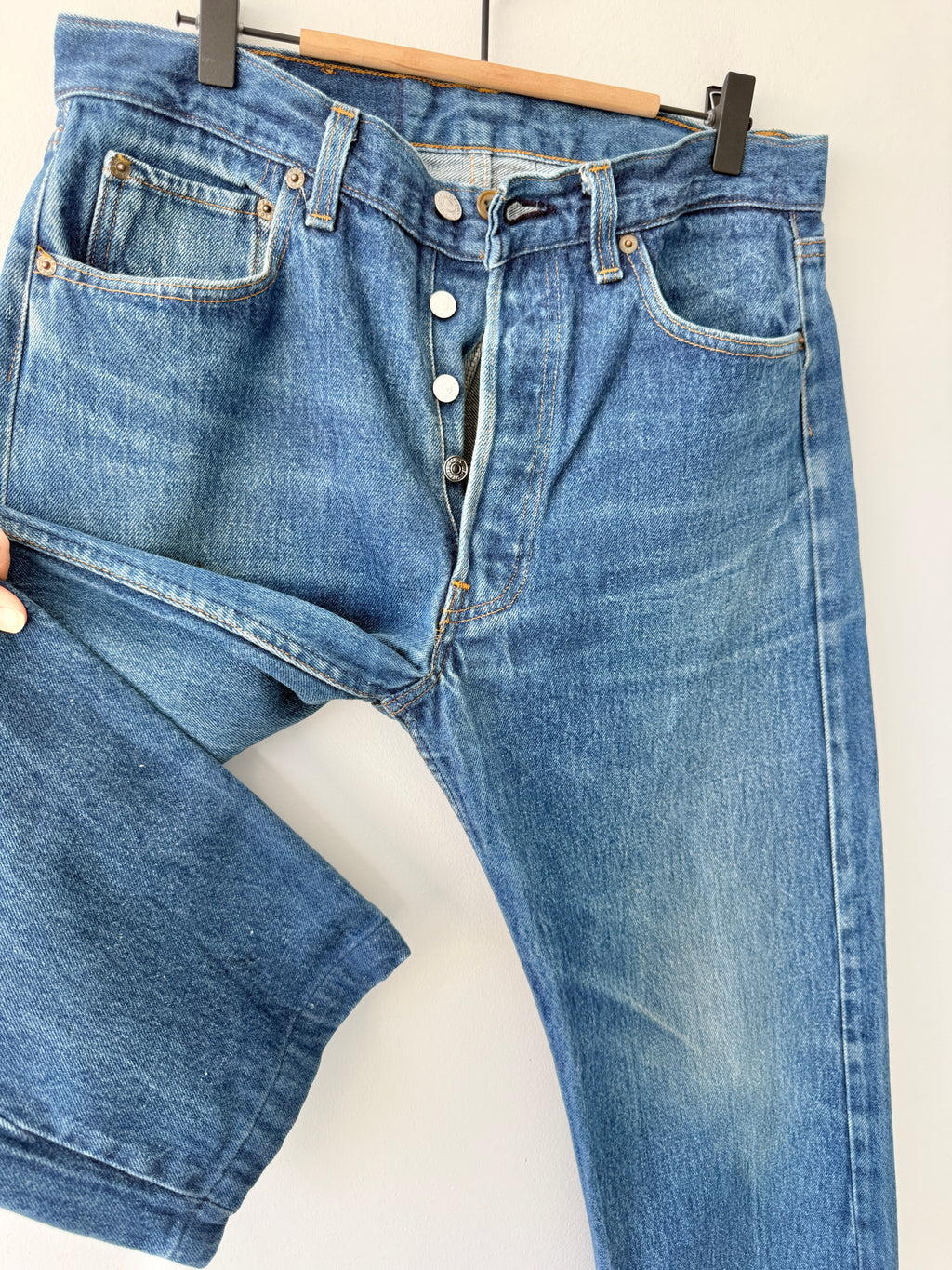 W31 L26 vintage Levis 501 0115 dark blue 30/31” measured waist 501s 80s USA