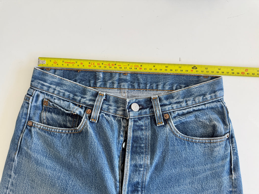 Soft W28 L30 vintage Levis 501s 27/28” measured light blue faded 80s USA 501s