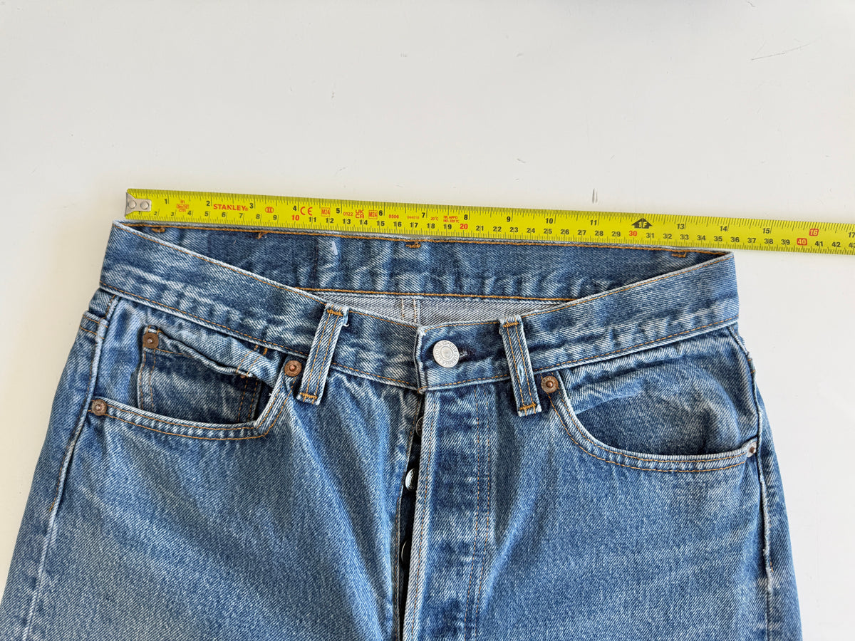 Soft W28 L30 vintage Levis 501s 27/28” measured light blue faded 80s USA 501s