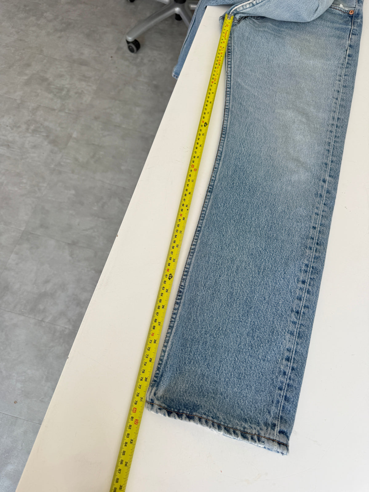 W31 L31 vintage Levis 501 medium light blue 30/31” measured waist 501s 90s USA