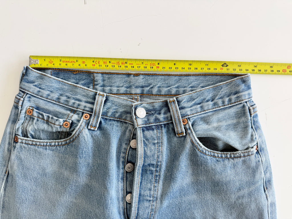 W27 L31 vintage Levis 501 26-27” measured light blue 90s denim Levi’s 501s