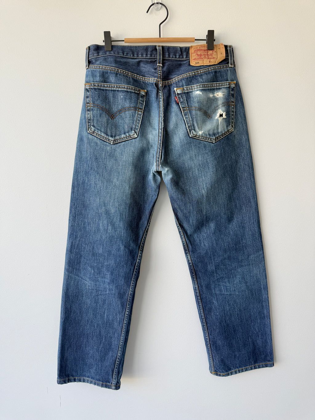 W32 L28 vintage Levis 501s 31/32” measured dark fade blue faded Y2K 501s