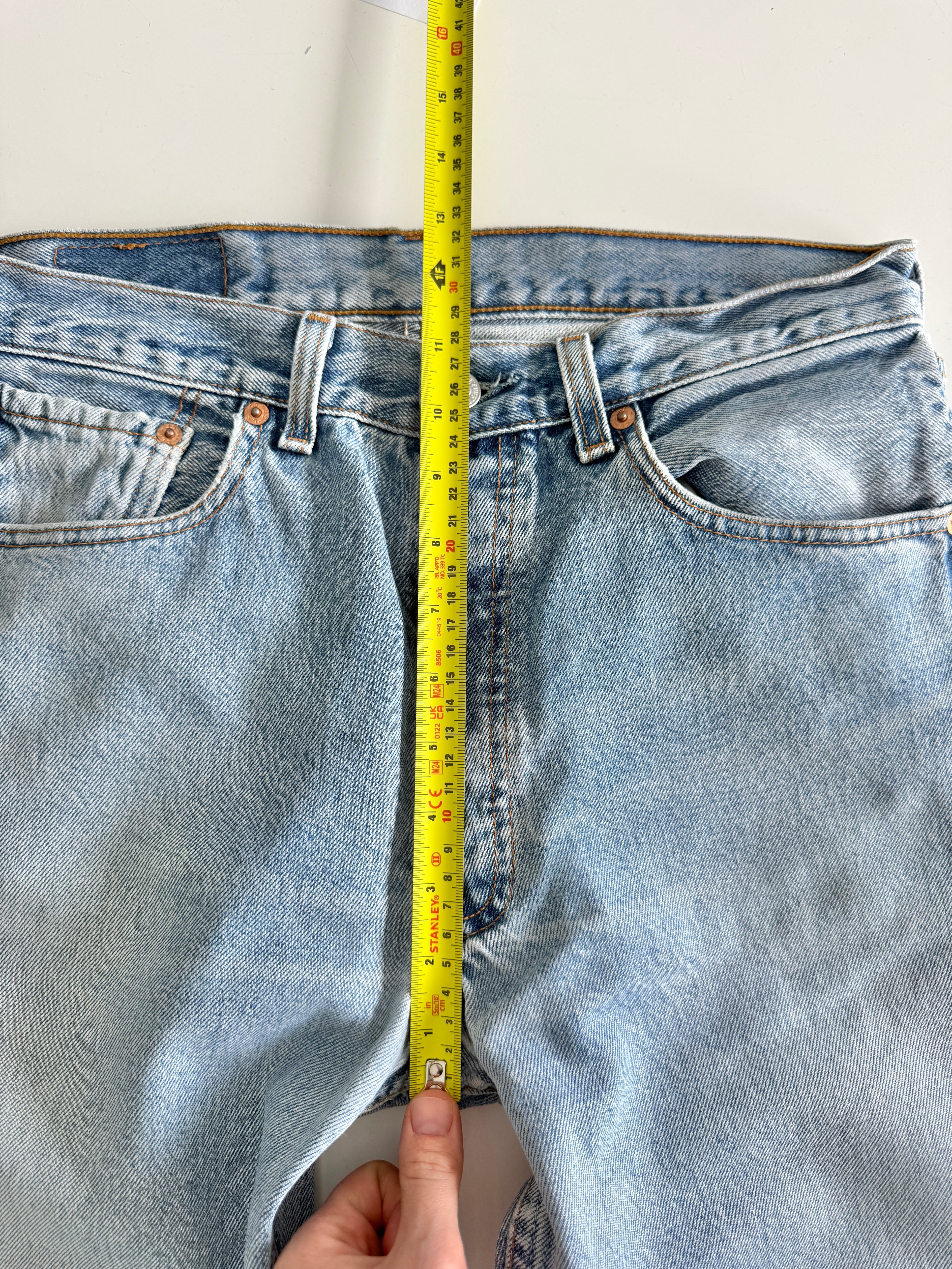 W29 L29 vintage Levis 501 29” light blue Levi’s 501s Y2K