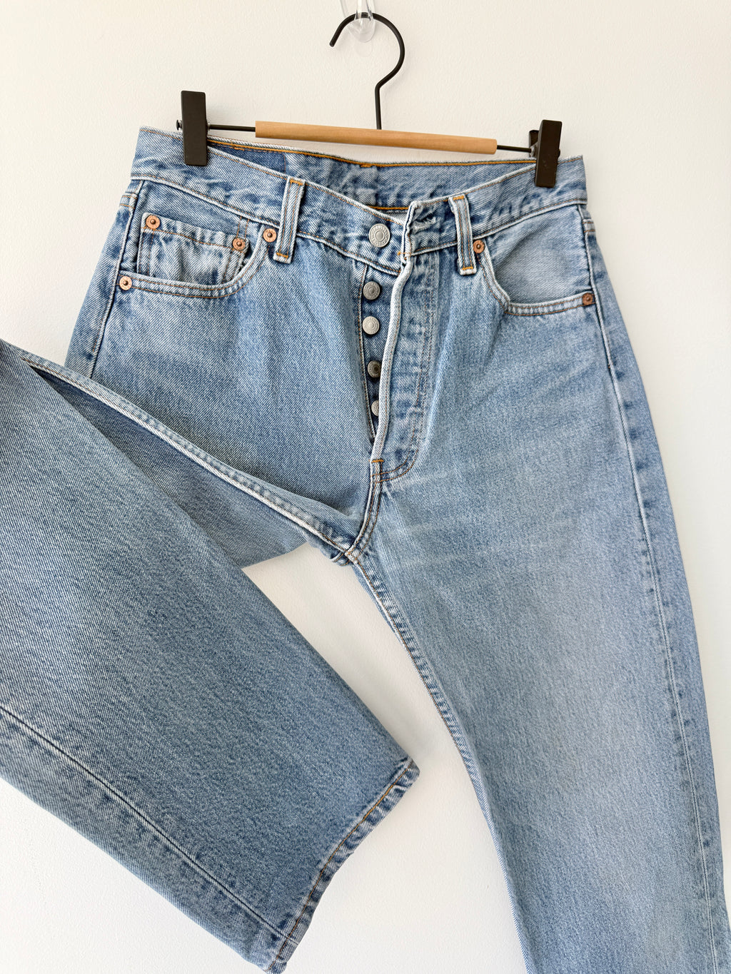 W28 L31 vintage Levis 501 27/28” measured waist medium blue 90s USA  501s