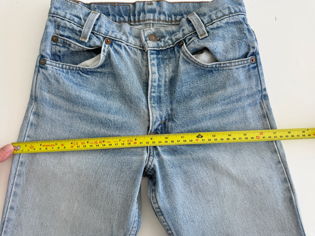 W25 L30 vintage Levis 716 25” measured waist light faded blue USA 70s 716s