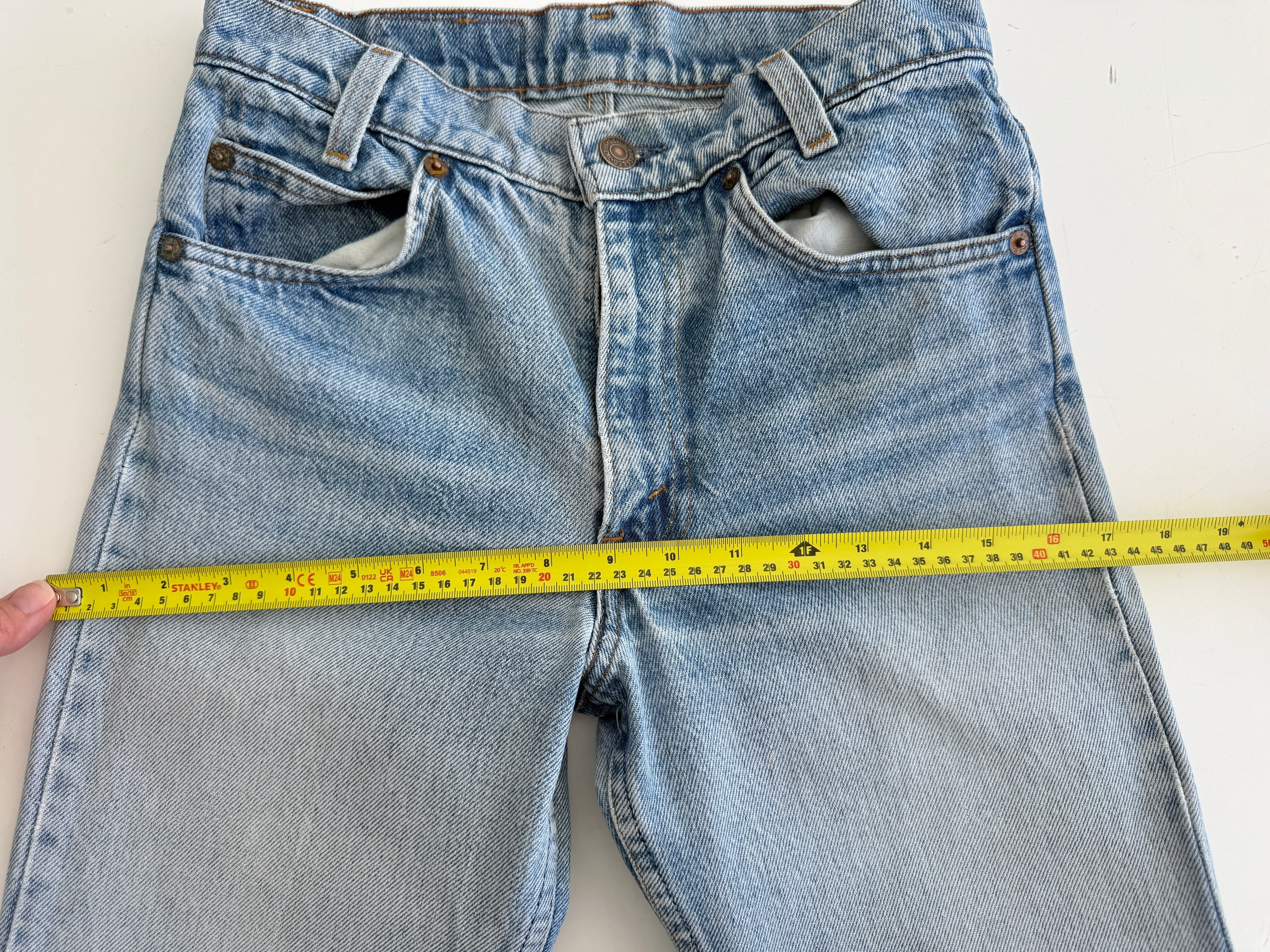 W25 L30 vintage Levis 716 25” measured waist light faded blue USA 70s 716s