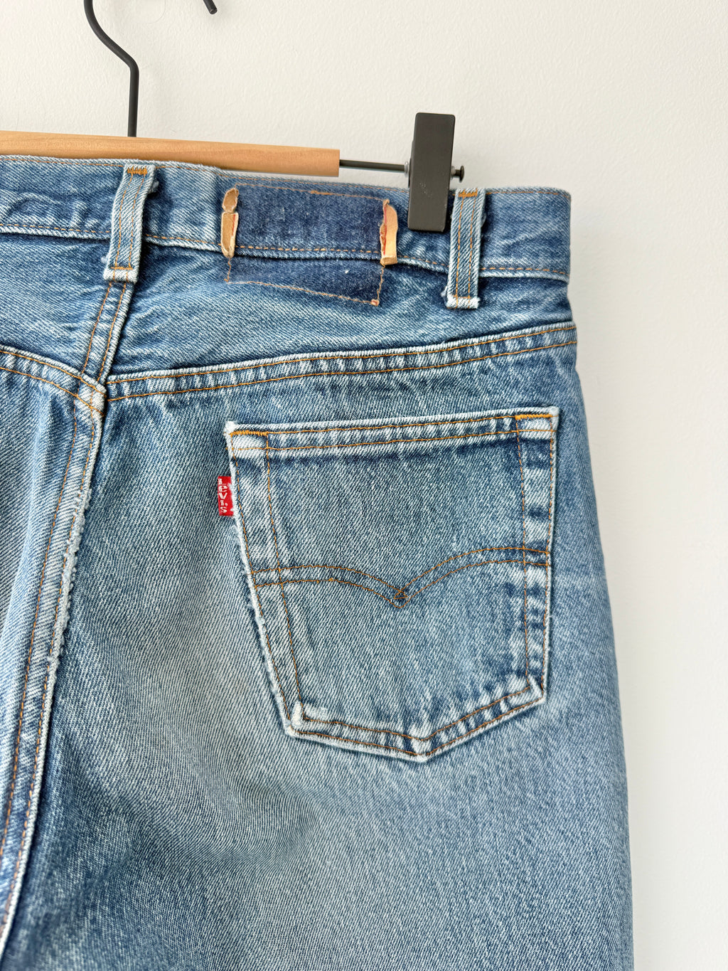 Soft W29 L30 vintage Levis 501s 28/29” measured dark fade whiskers blue denim Levi’s 501s 80s USA
