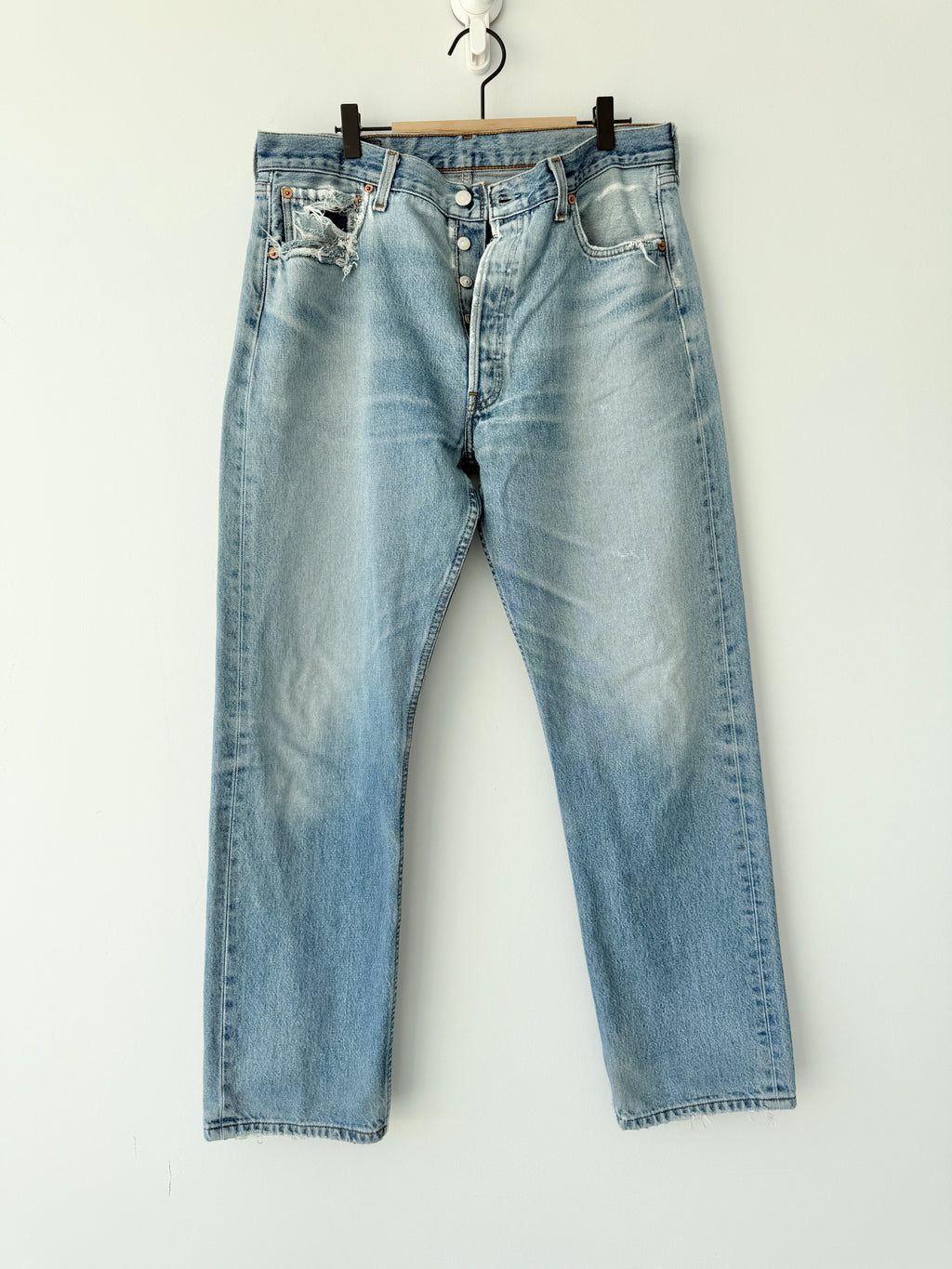 Soft W34 L30 vintage Levis 501 32-34” measured light medium blue faded denim Y2K 501s
