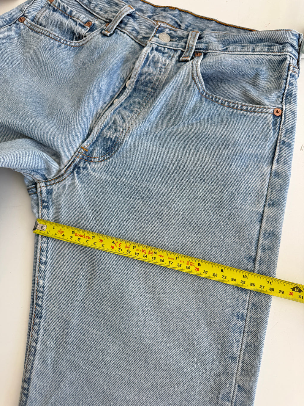 W29 L31 vintage Levis 501 29” measured waist light faded blue USA 90s 501s